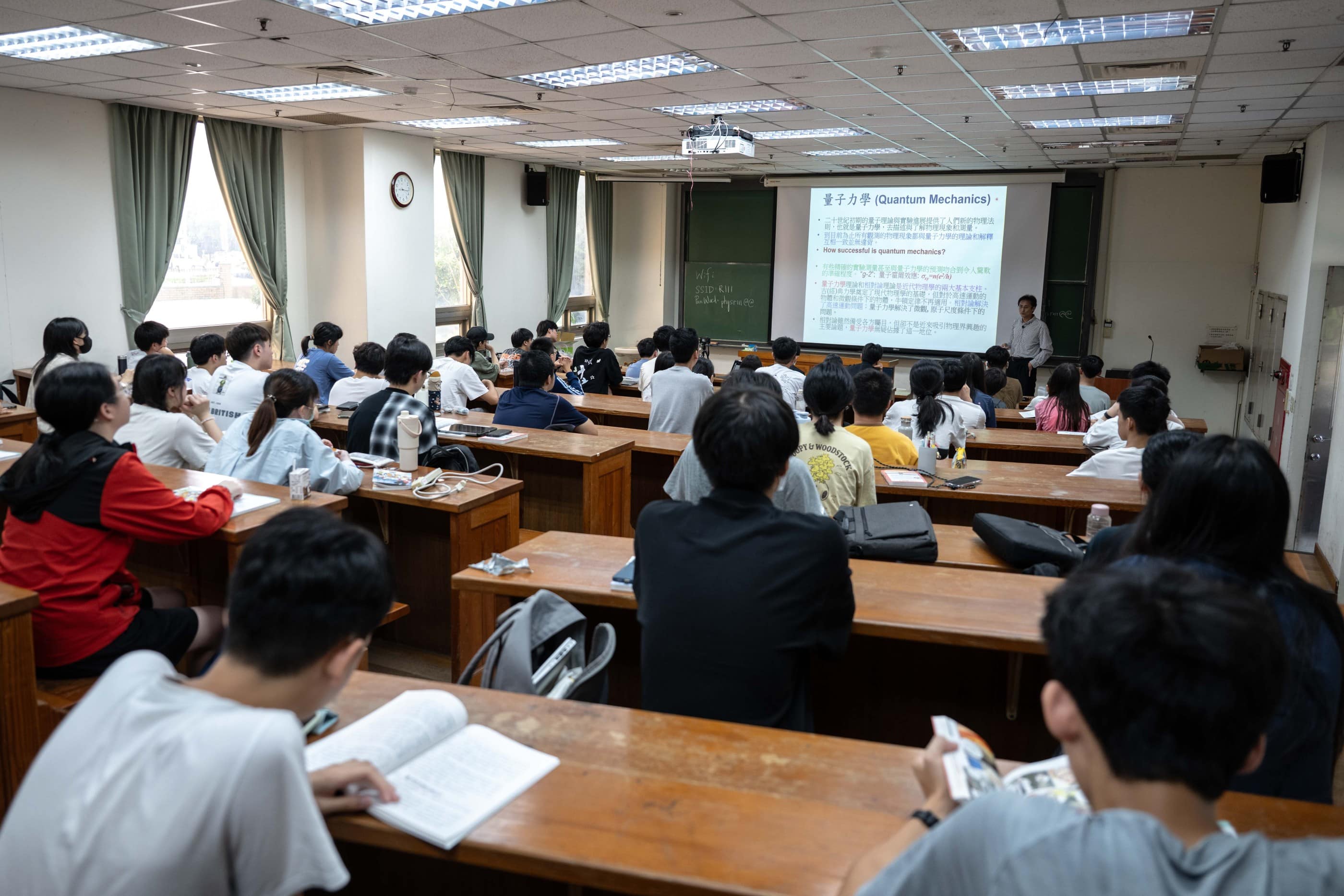 「2026高中量子計算暑期學習營」吸引高中生參與,透過理論講授與實作體驗認識量子科技。