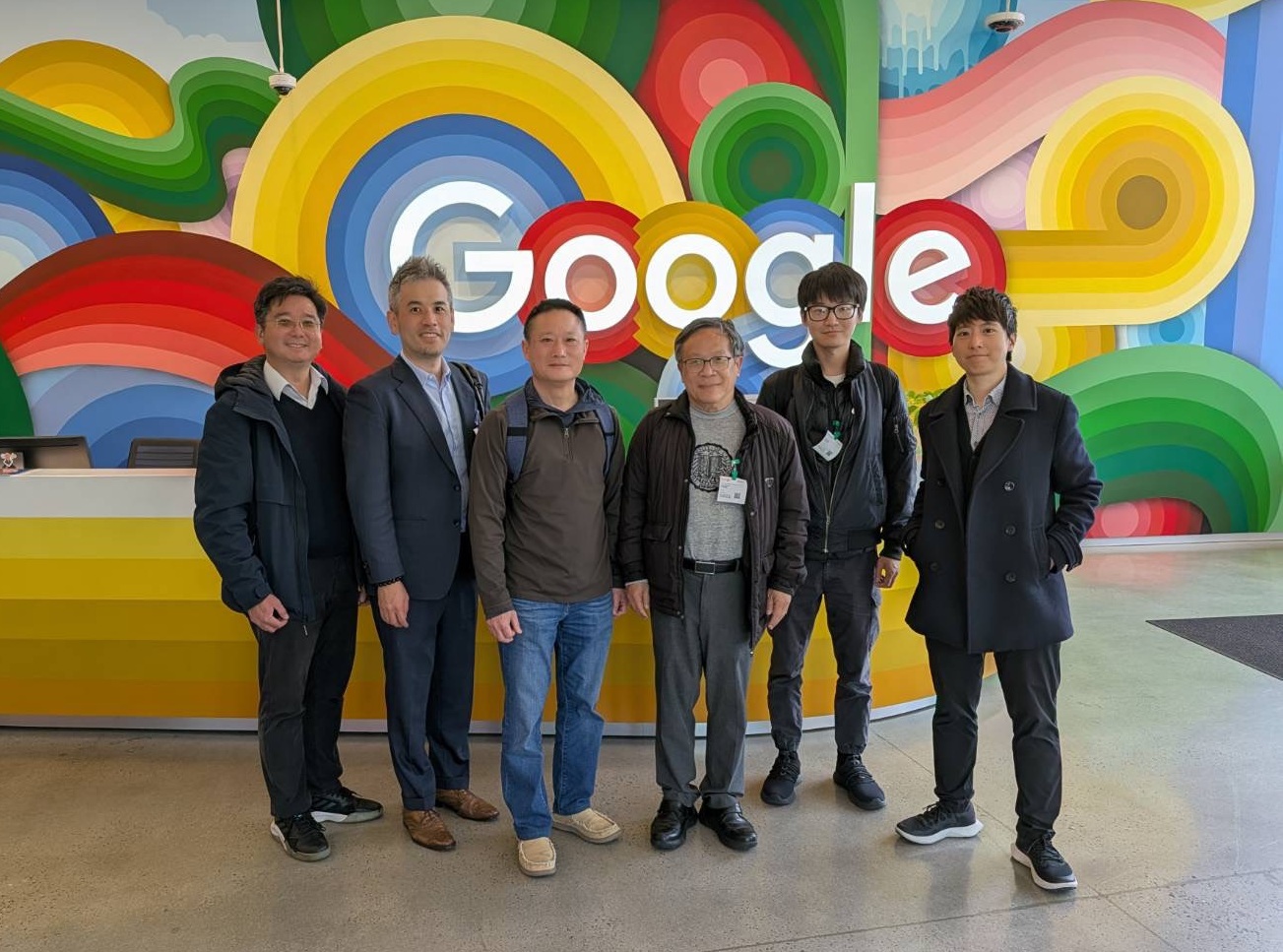 中原大學積極拓展量子計算國際交流,日前由講座教授張慶瑞(右三)率團前往美國Google總部參訪。