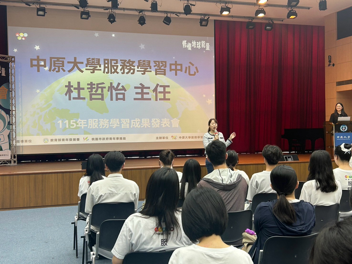 主任杜哲怡致詞，分享服務學習理念與社會實踐精神。
