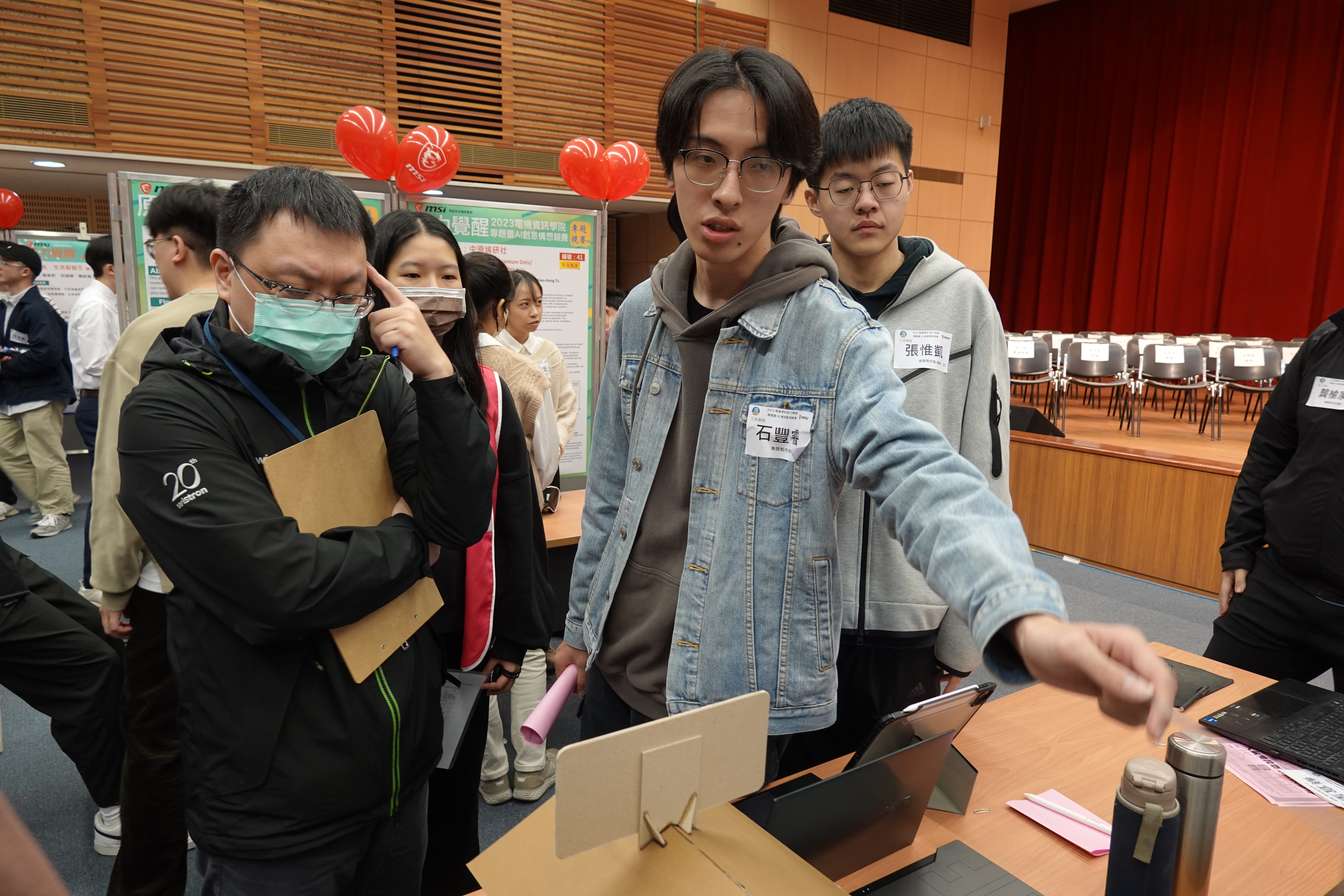 這場競賽不僅是學術交流的舞臺，更是展現學生獨特洞察和創造力的平臺。
