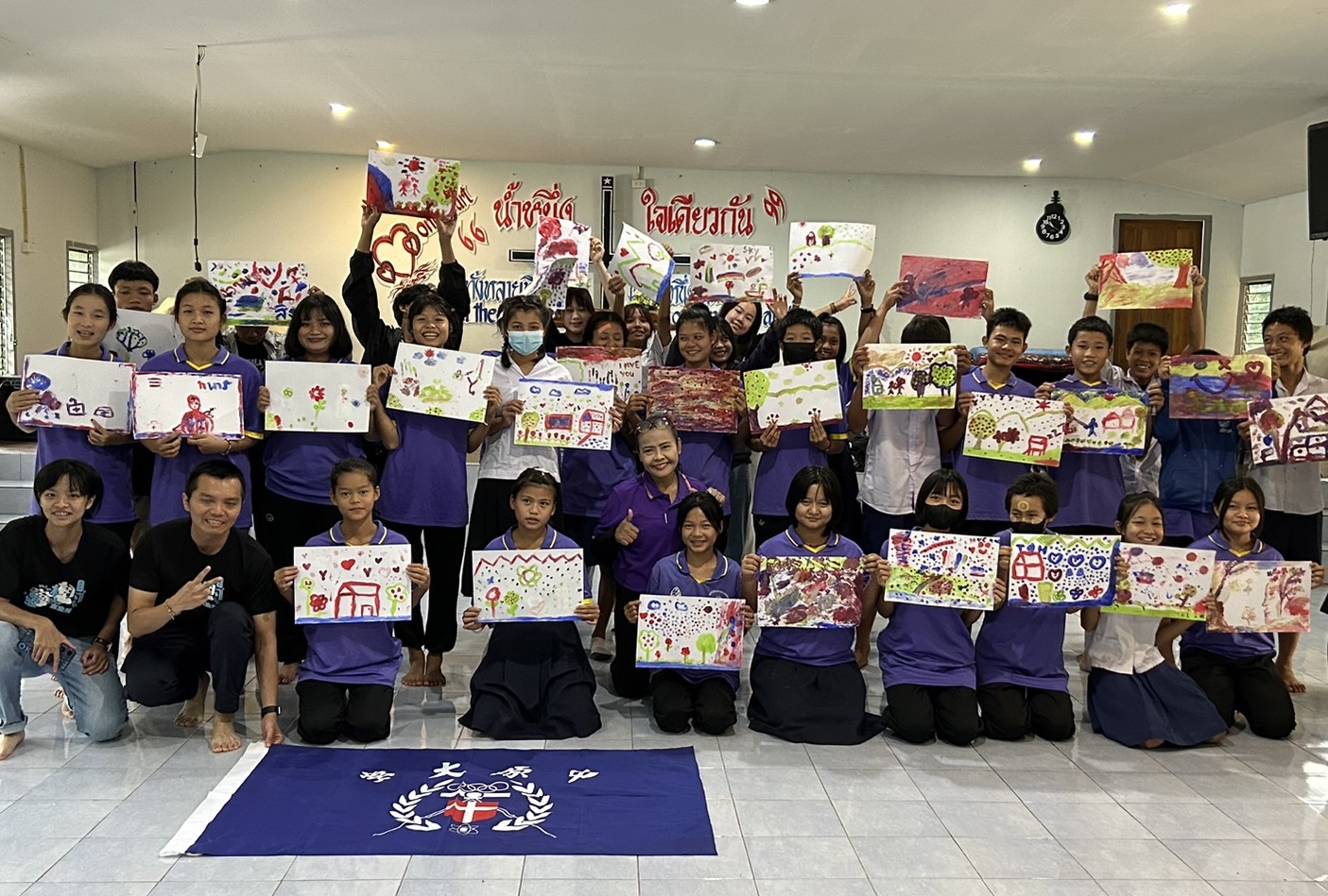 中原大學泰國志工隊以藝術為媒介，陪伴孩童創作發掘創造力。
