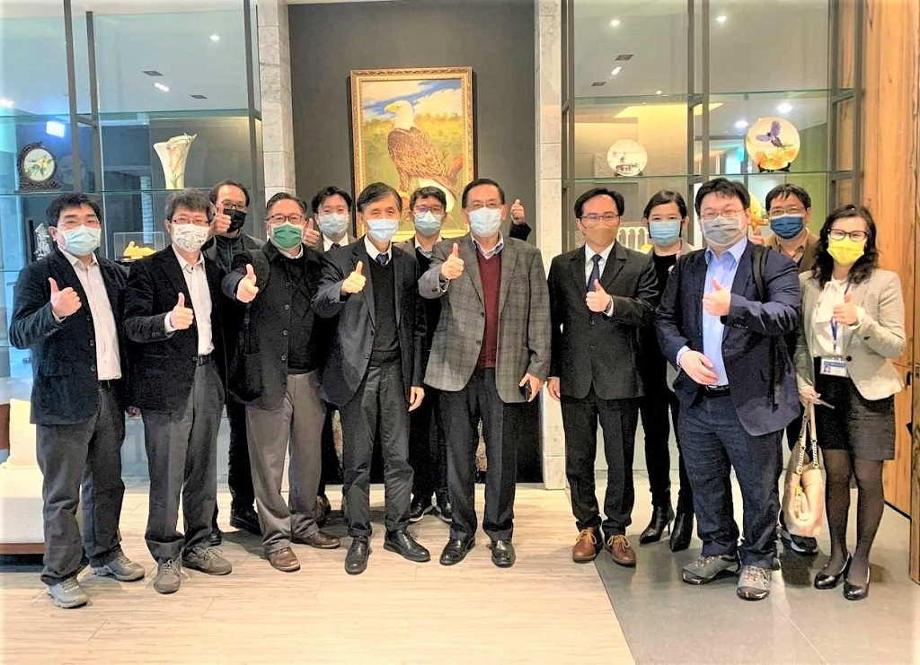 中原大學與合晶科技、南方科技等知名企業合作，攜手培育半導體產業所需人才。