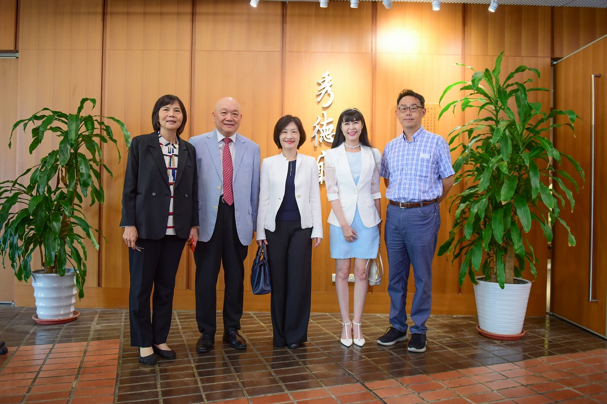 中原大學迎接68周年校慶，舉辦「智庫週」。左起陳昭珍、謝炎盛、邱麗孟、李正文、張政元。
