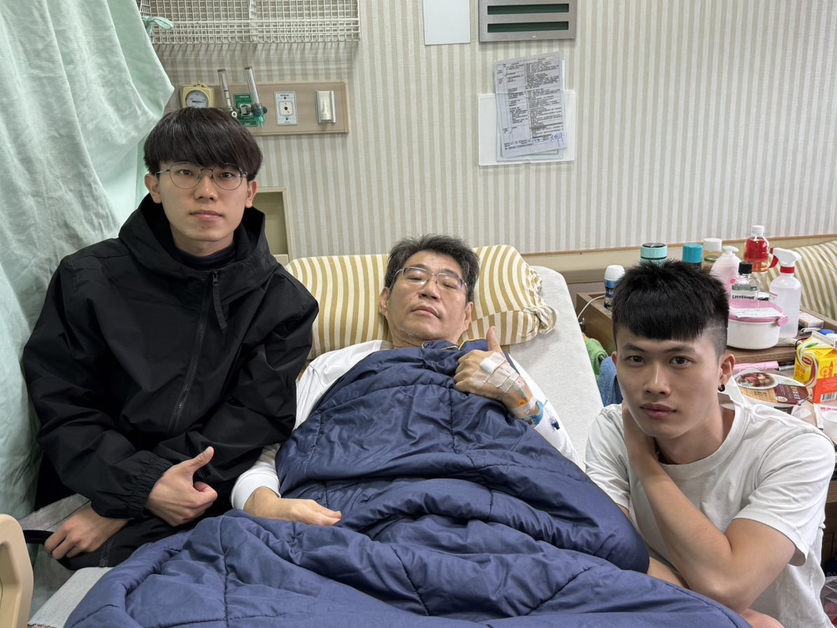 中原大學醫工系學生主動照顧生病老師，蔚為佳話。