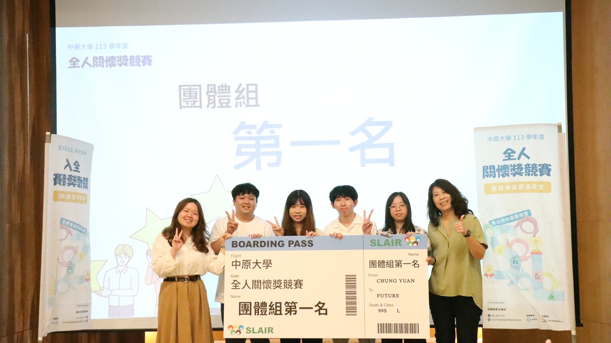 團體組第一名「文編團」獲獎合影，關注新住民與移工議題。