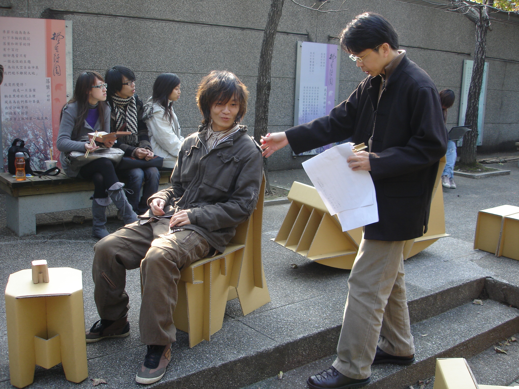 學生體驗瓦楞紙創座展展品
