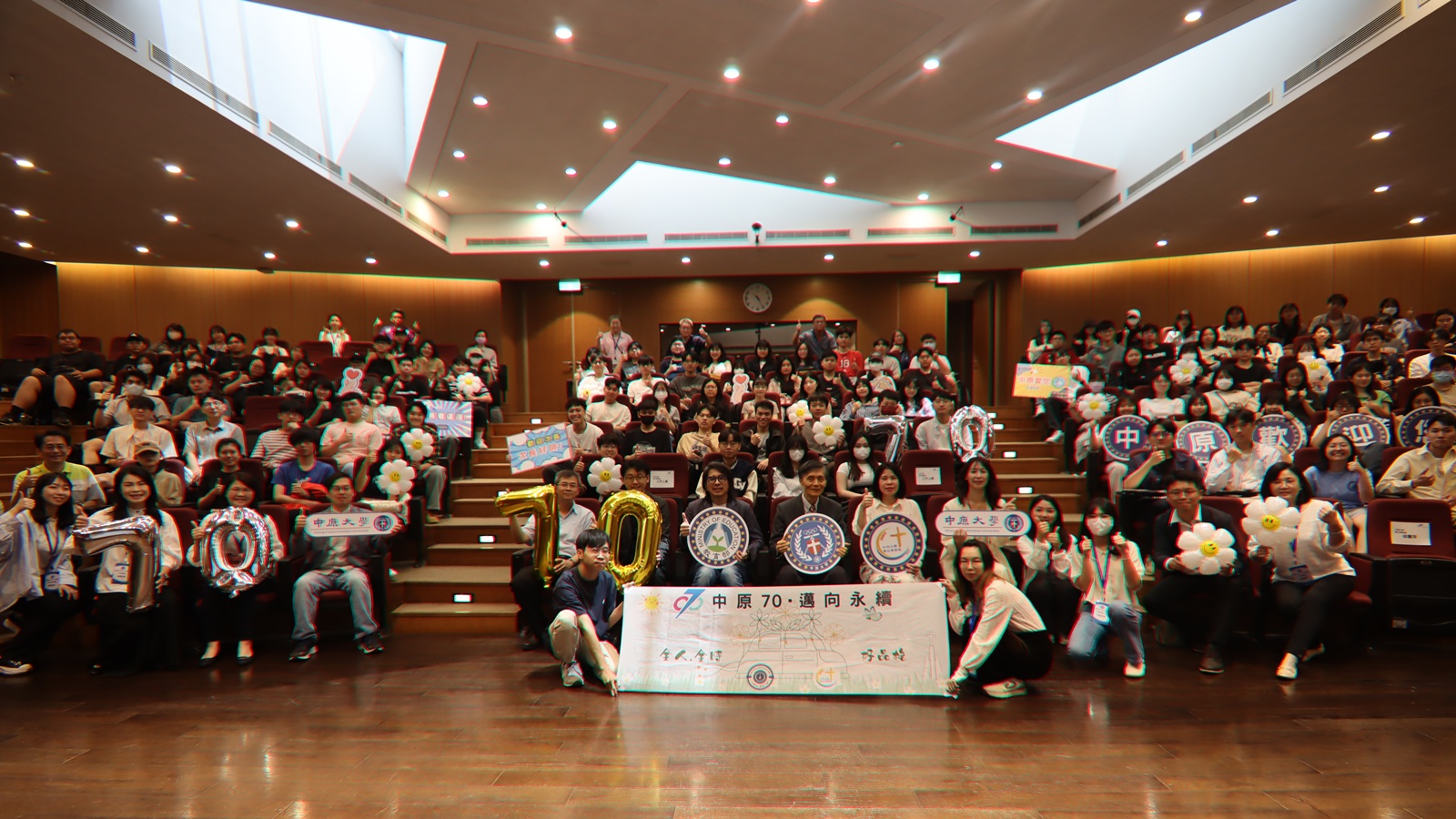 教育部「2025大學巡迴宣講」於中原大學張靜愚紀念圖書館秀德廳舉行，現場座無虛席。