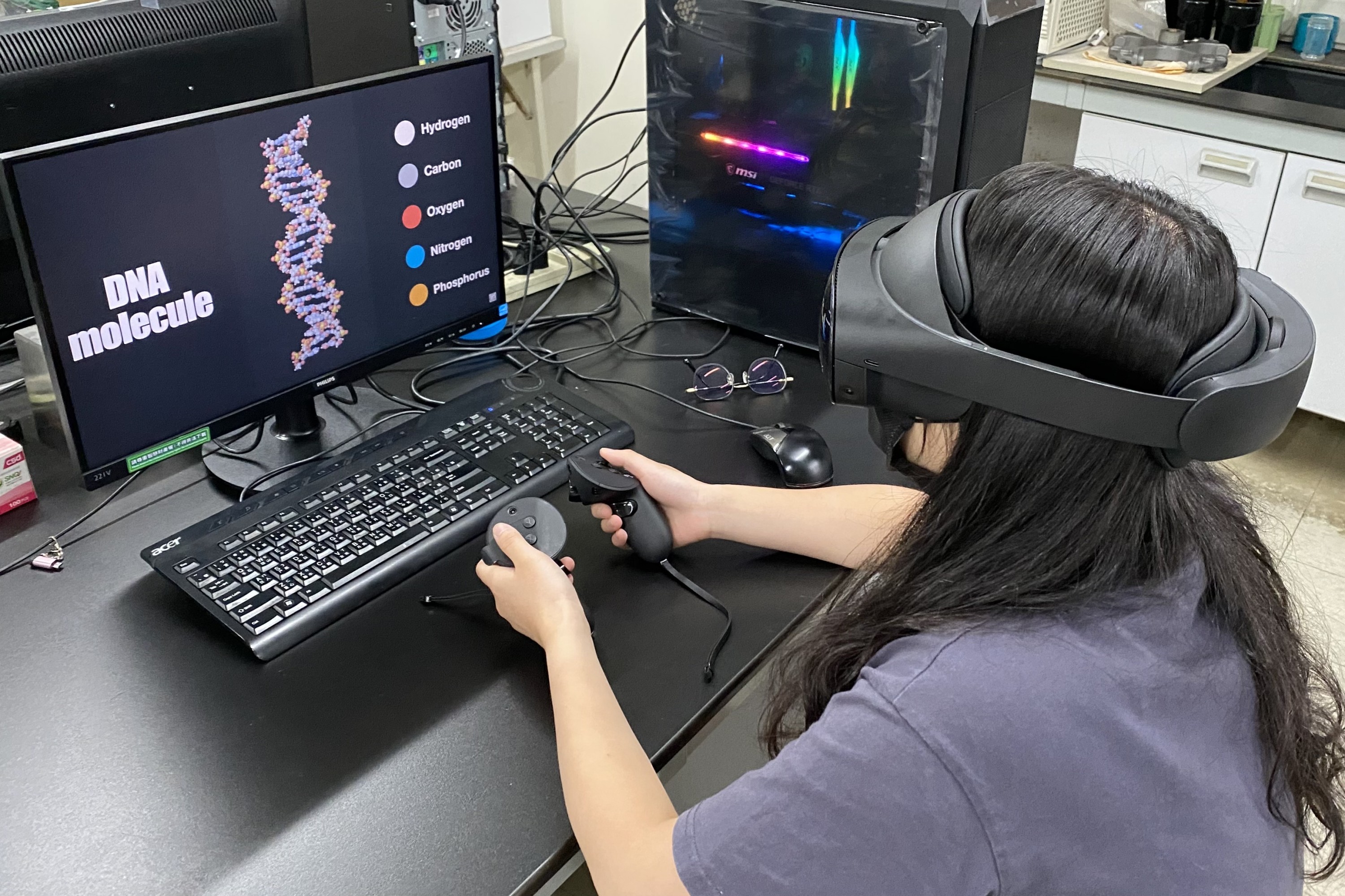 為深化AI教育，中原大學提供學子優質的學習環境。(圖為生科系AI學習空間)