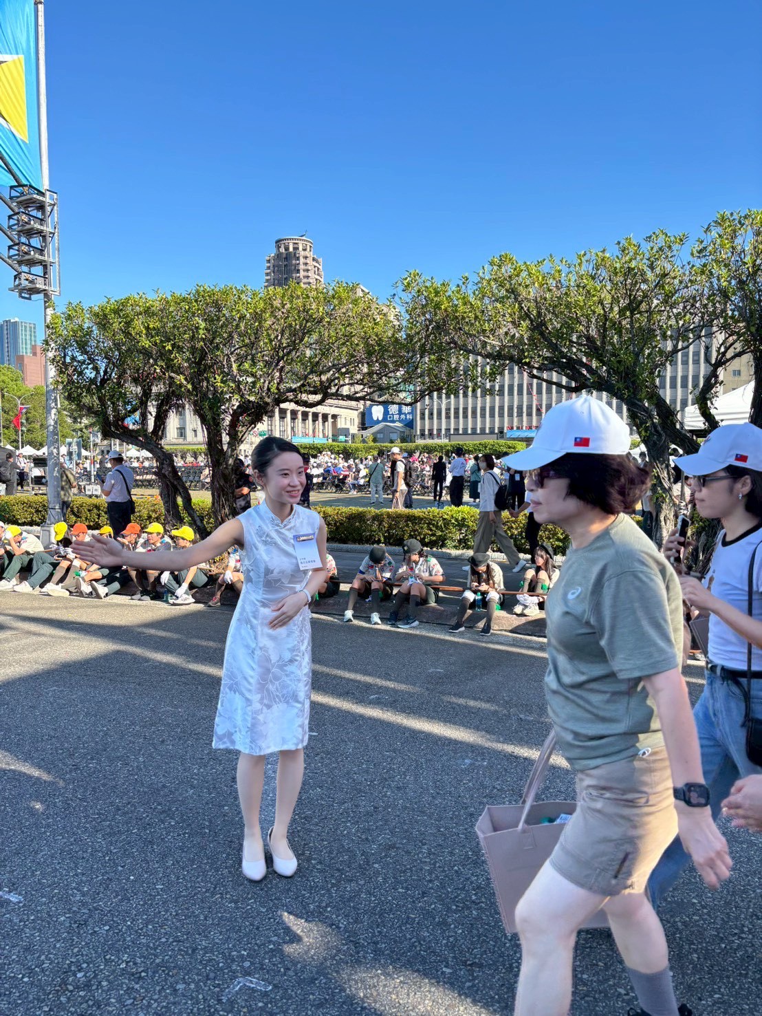 親切笑容與穩重神情，是中原學生最具代表性的國際禮賓風範。