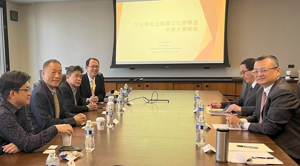 由賴裕昆教授簡報中原大學電資學院與美國威斯康辛大學雙聯學位學程目前合作的現況。