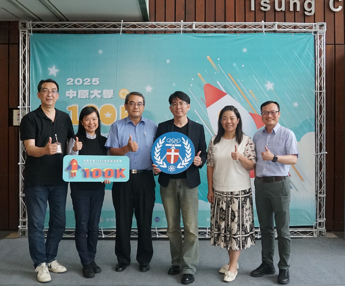 評審與貴賓合影留念，共同見證競賽豐碩成果。
