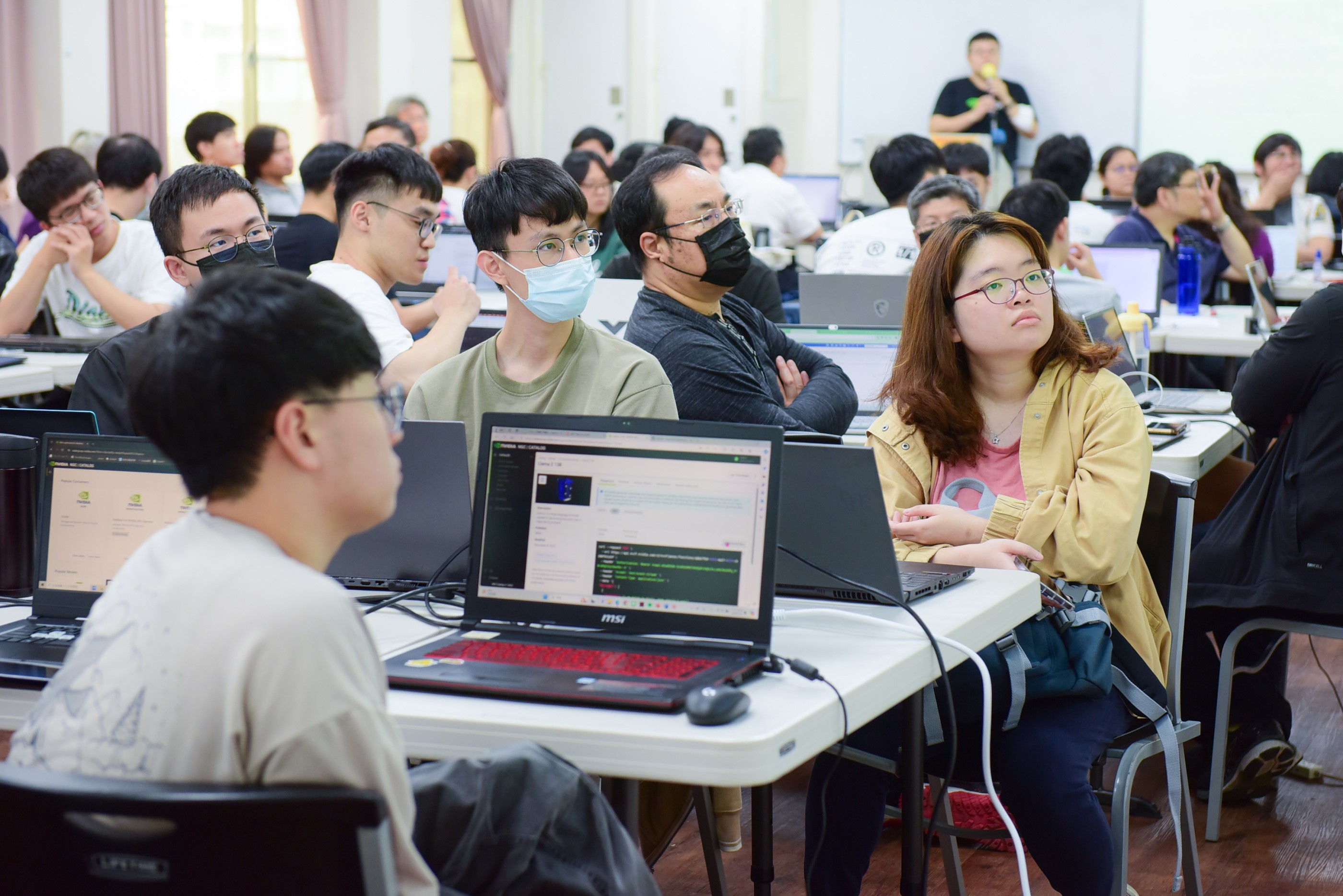 輝達NVIDIA攜手中原大學舉辦「大型語言模型工作坊」，共同培育AI人才。