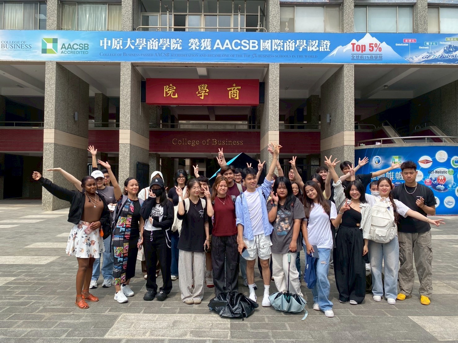02中原大學商學院提供多樣化的升學管道與國際交流機會。