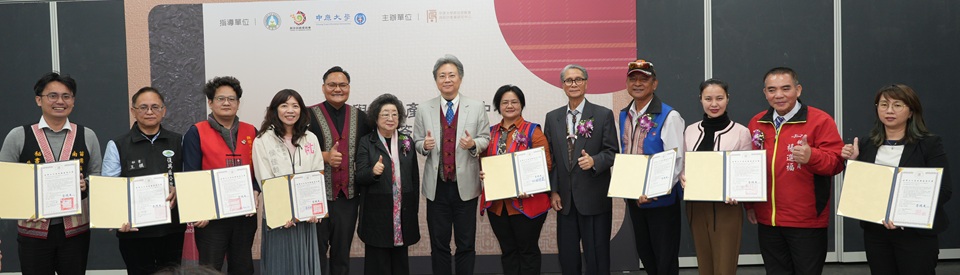 03 中原大學與政府、民間機構簽署產學合作策略聯盟意向書。