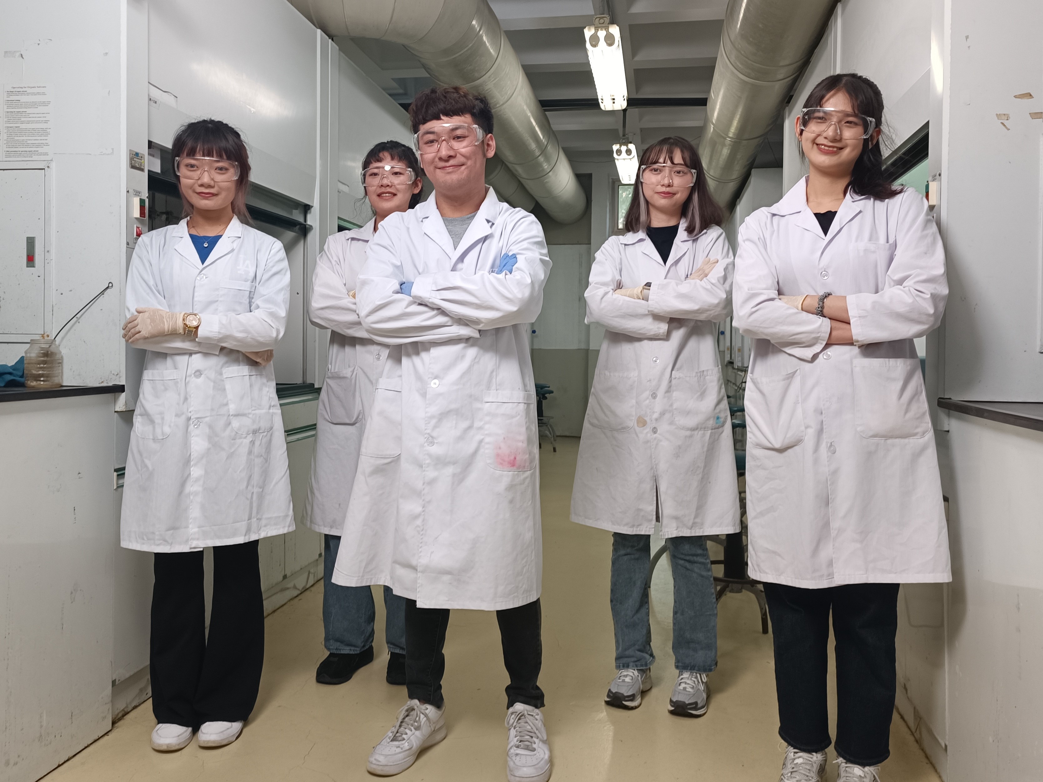中原大學與新應材宣布成立「新應材半導體特用化學品研發共構實驗室」，打造具中原特色的半導體教育模式。