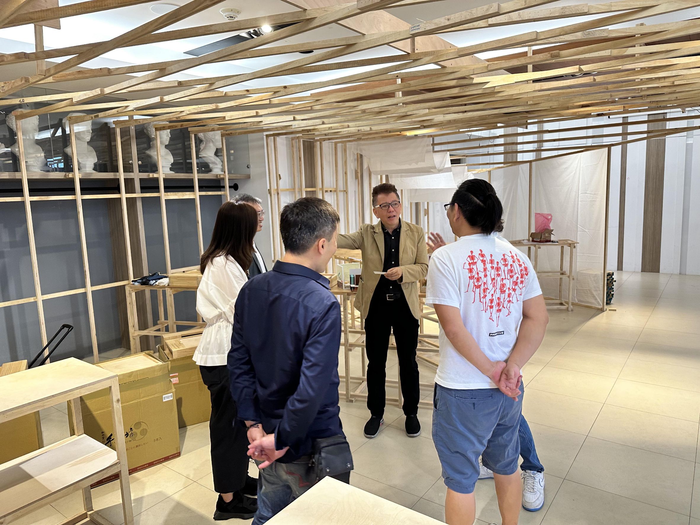 中原大學設計學院副院長陳歷渝教授表示，中原大學設計學院一向致力於將環保意識融入教學，培養學生的創意思維和責任感。