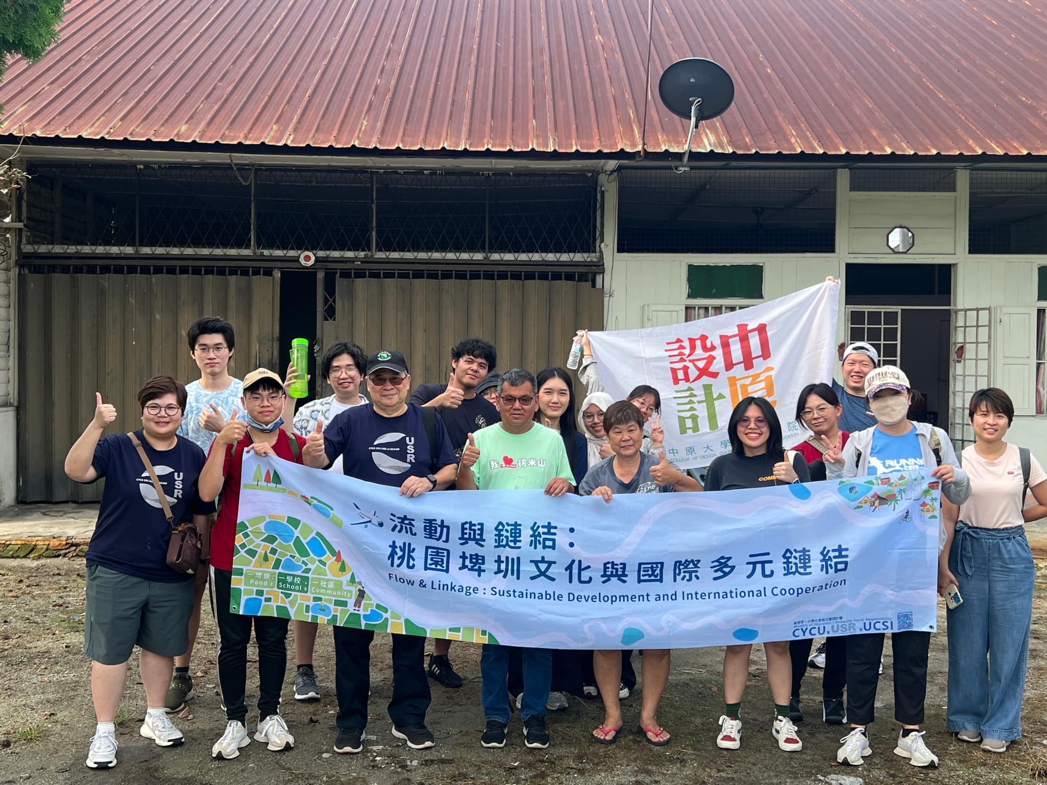 中原師生在地方居民引導下踏查場域，進行社區交流，加速設計的取材過程。
