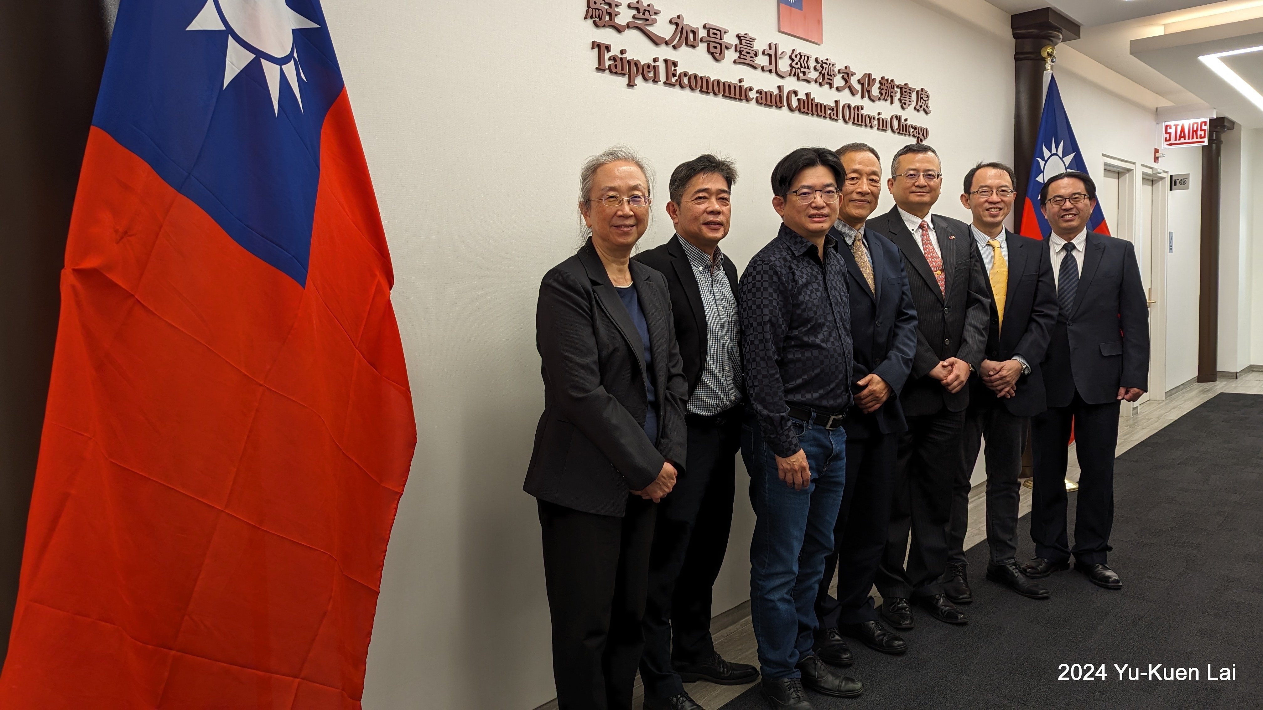 中原大學代表團成員以電資學院為主，包括電機系終身特聘教授兼副校長洪穎怡、電機系終身特聘教授林康平、電機系教授賴裕昆、工業系教授周永燦、資工系教授田筱榮，以及工學院的化工系特聘教授張雍等人。