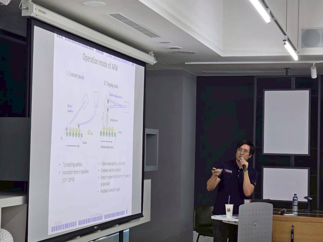 國立中正大學周盈年助理教授解析材料物理性質分析，啟發學員從理論到實務的跨域思維。