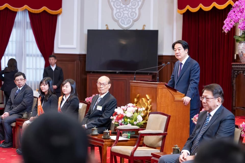 賴總統讚譽崇越論文大賞為「臺灣管理學界的奧斯卡」，認為這項比賽為國家人才培育注入無窮動能。