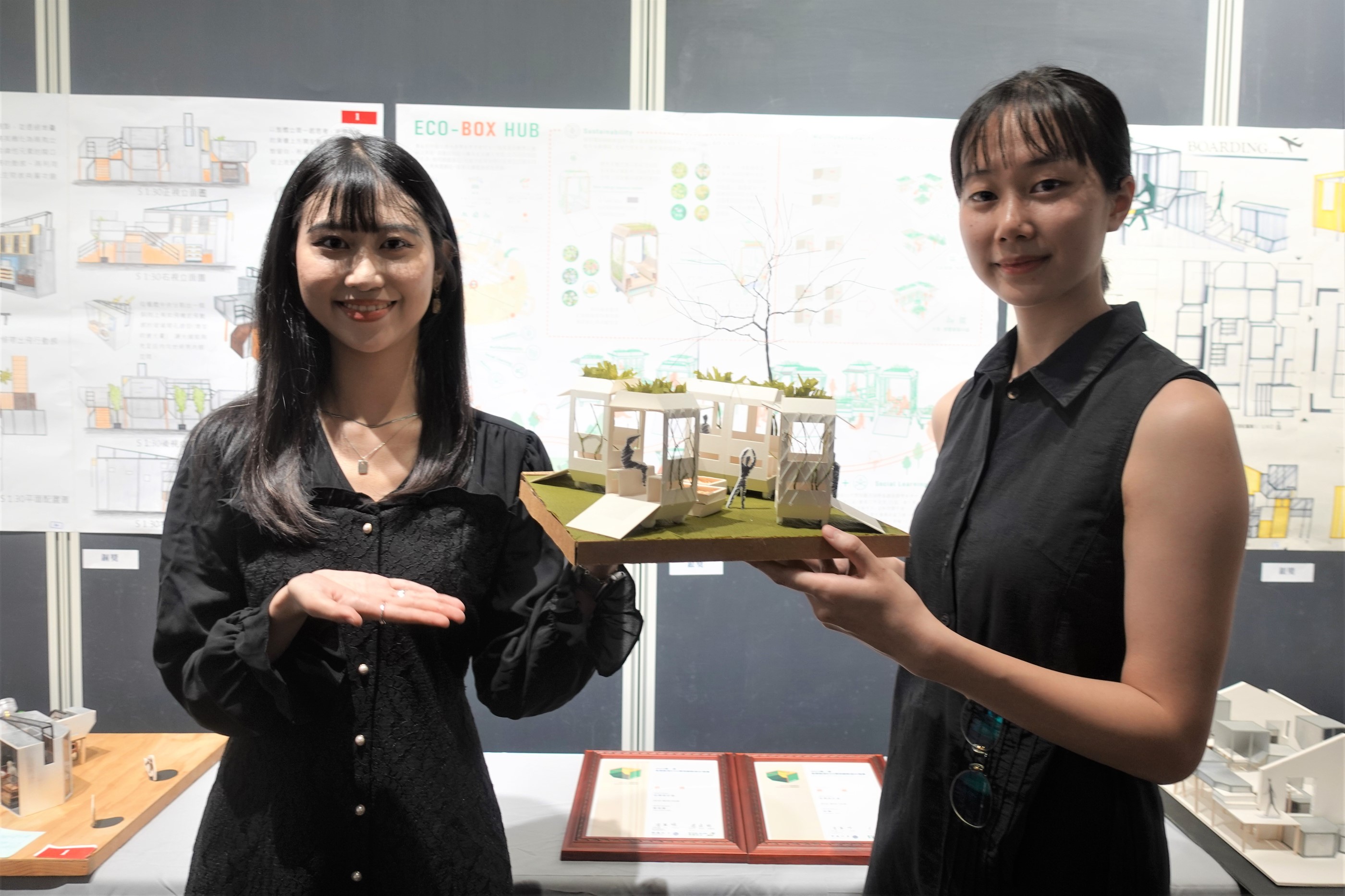 「長榮航空ESG永續創新設計競賽」邁入第二屆。圖為第一屆競賽，中原大學地景建築系獲獎學生與作品。