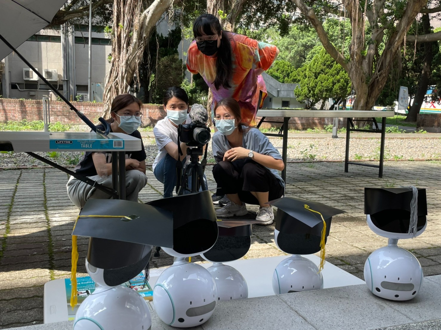 學校全面推動AI教育的普及深化，以利學生面對新興科技的創新與變化。