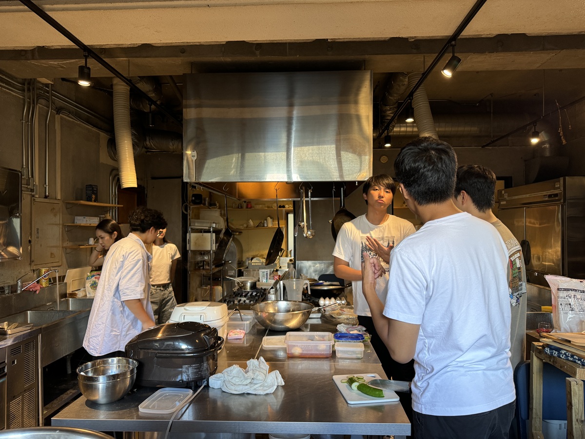 中原學生就地取材，用當地食材製作經典美食分享台灣飲食文化。