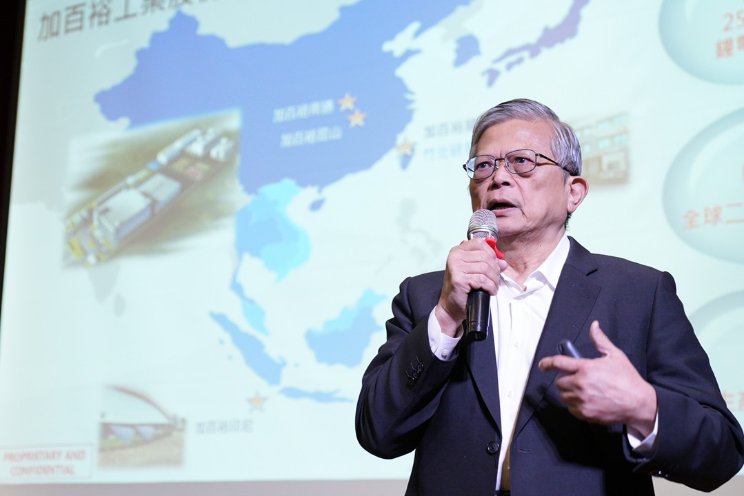 加百裕工業董事長黃世明解析AI資料中心電力備援新模式。