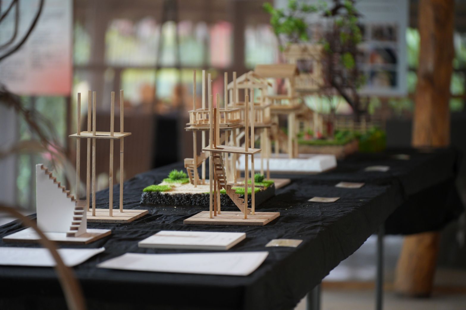 05 學生完成高難度建築與空間模型，從比例、結構到材料應用皆親自實作，展現設計由概念走向實體的學習成果。