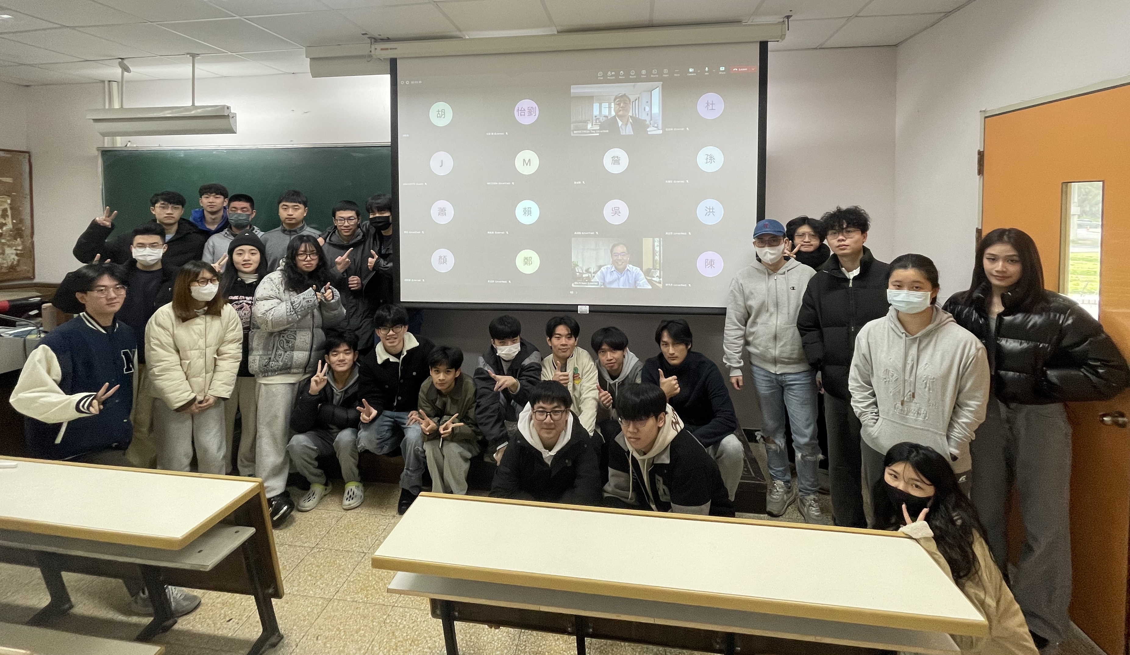 05 中原學生參與跨校資料科學頂石課程，課堂培養團隊合作與實戰能力。