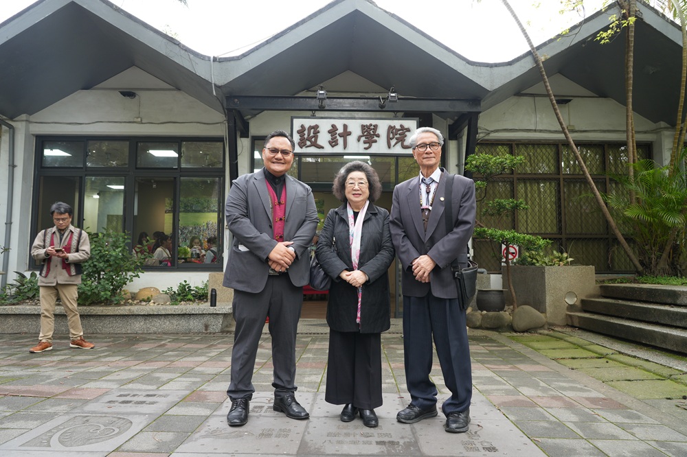 05 原教設中心成立典禮貴賓合影。(左至右：副教授魯瑪夫博士、范巽綠監察委員、鴻義章監察委員)