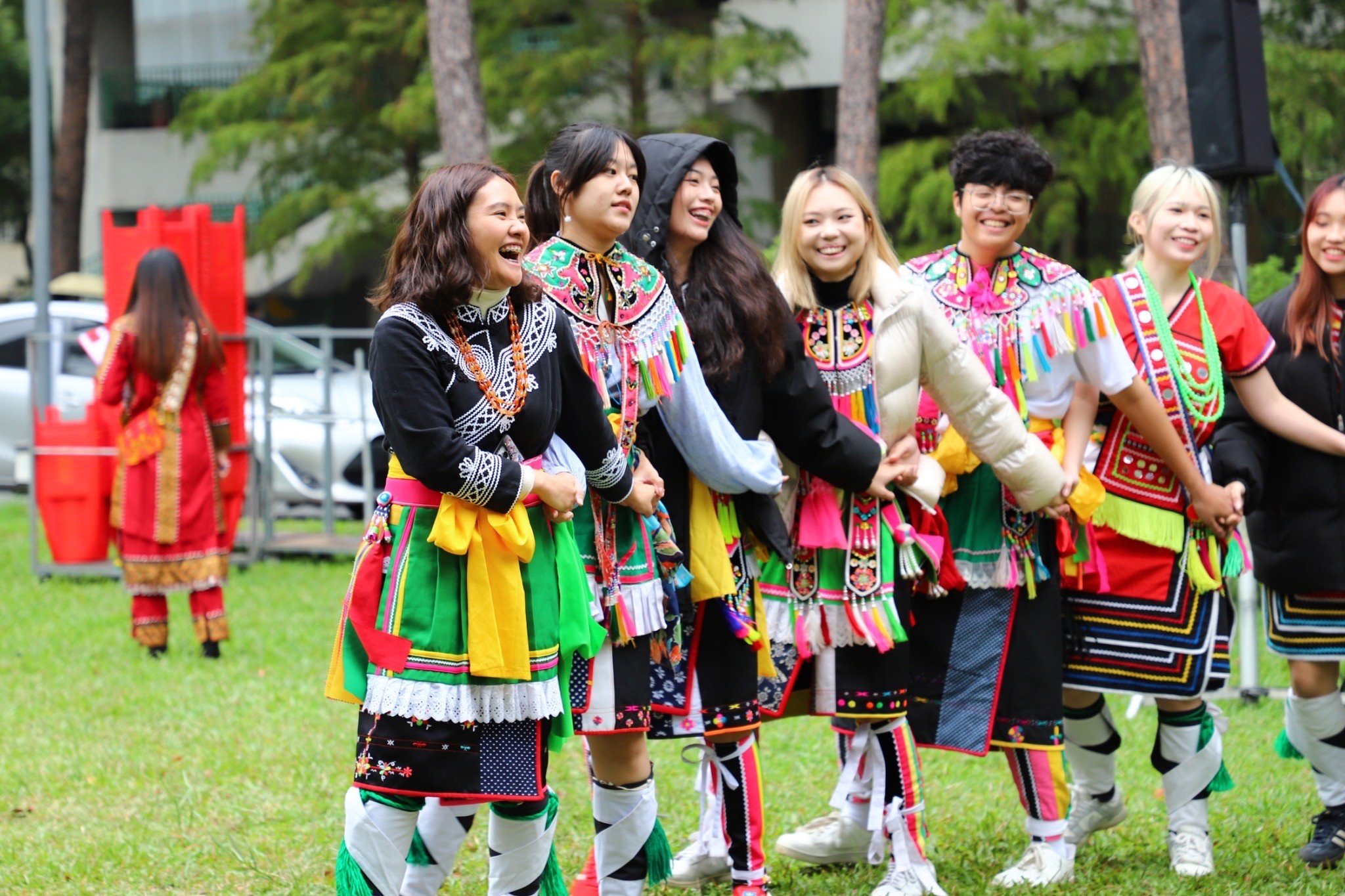 中原原青社以舞蹈與歌聲展現文化之美，展現族群力量。