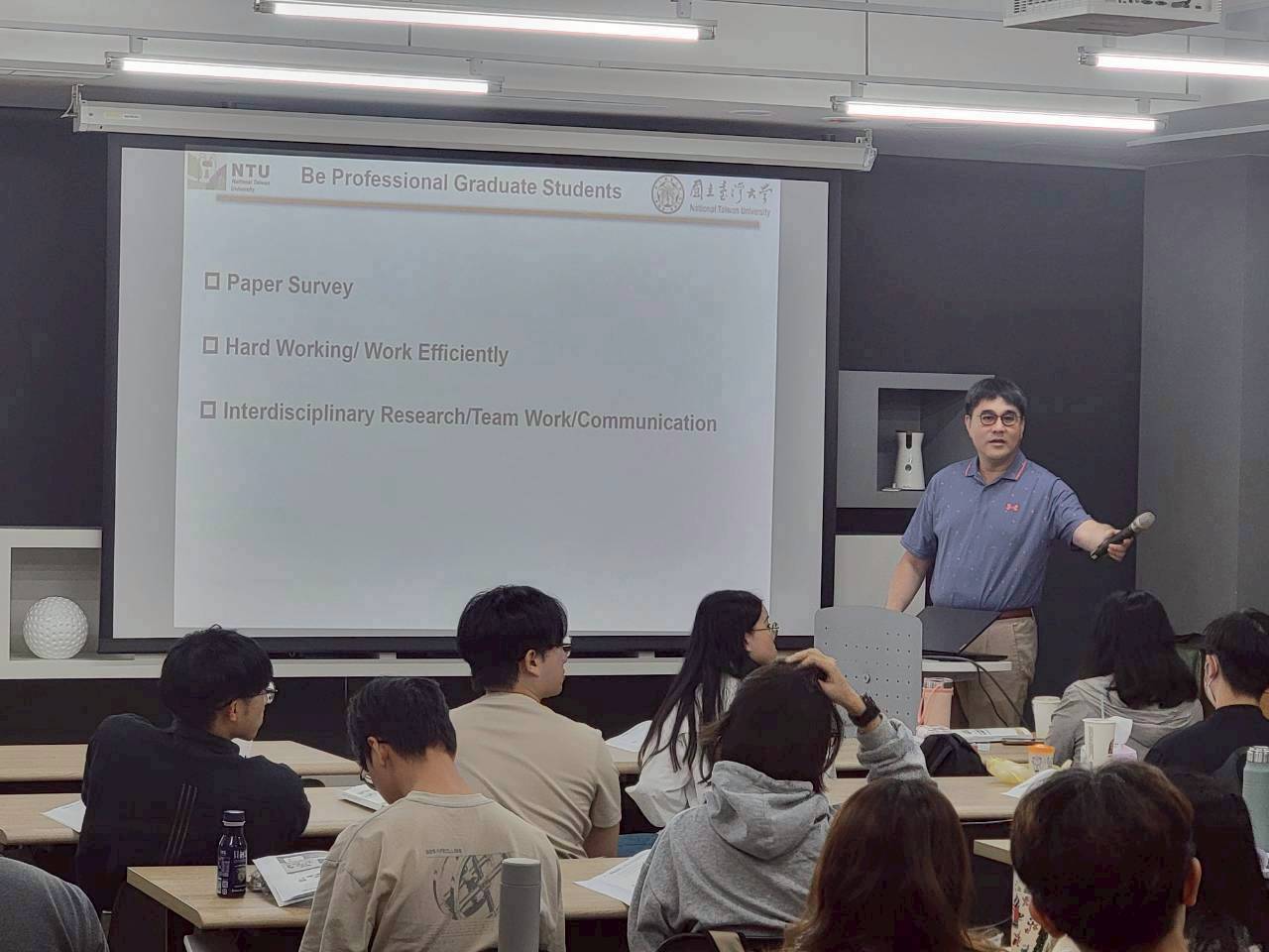 國立台灣大學劉振良教授講授有機高分子合成。