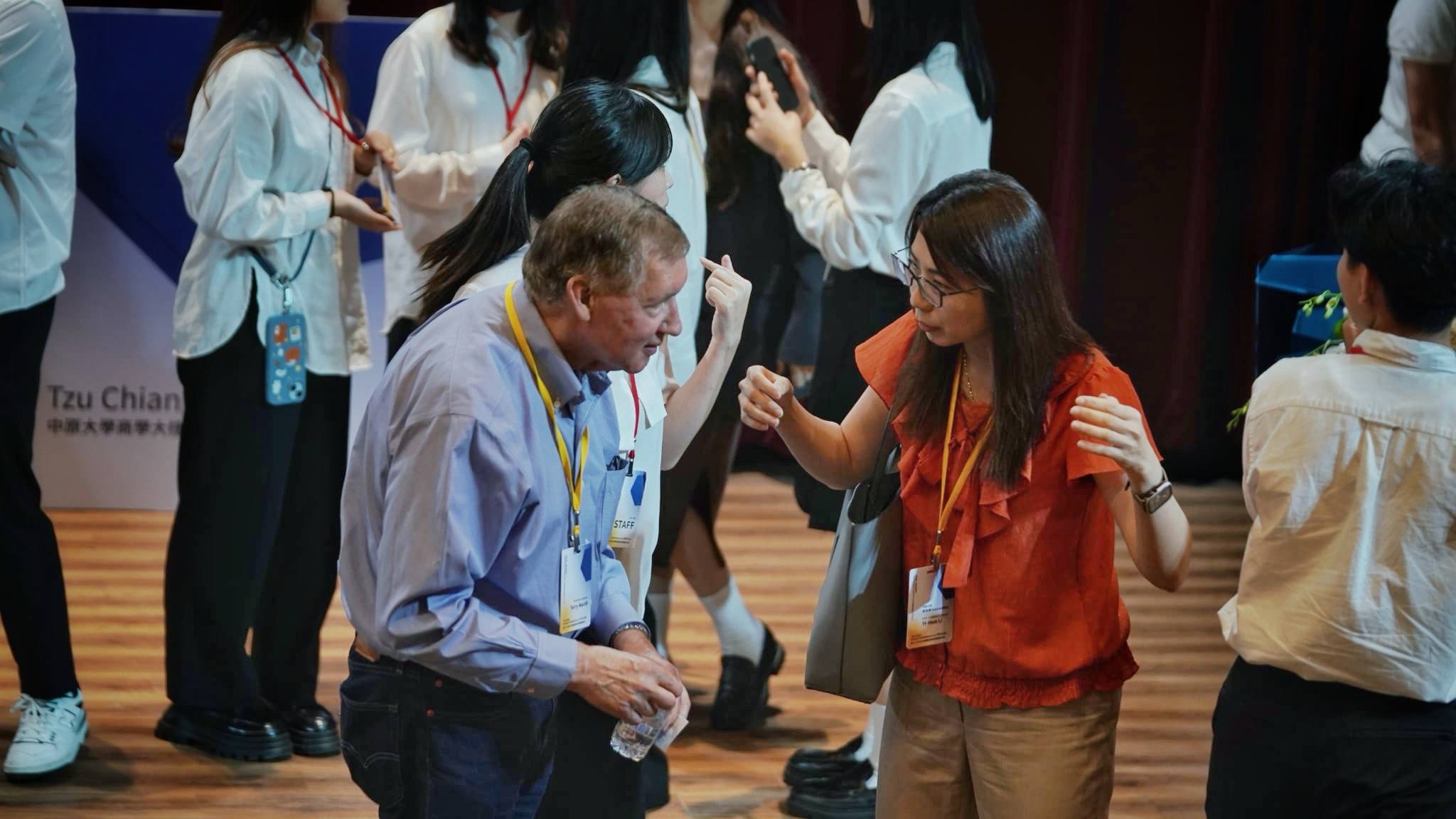 05.美國加州大學柏克萊分校教授Terry Marsh深入分析盤後資訊對市場報酬的影響。