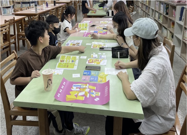 06 中原大學邀請瑞埔國小學生實際體驗閱讀冒險任務,並透過現場互動蒐集學生回饋。