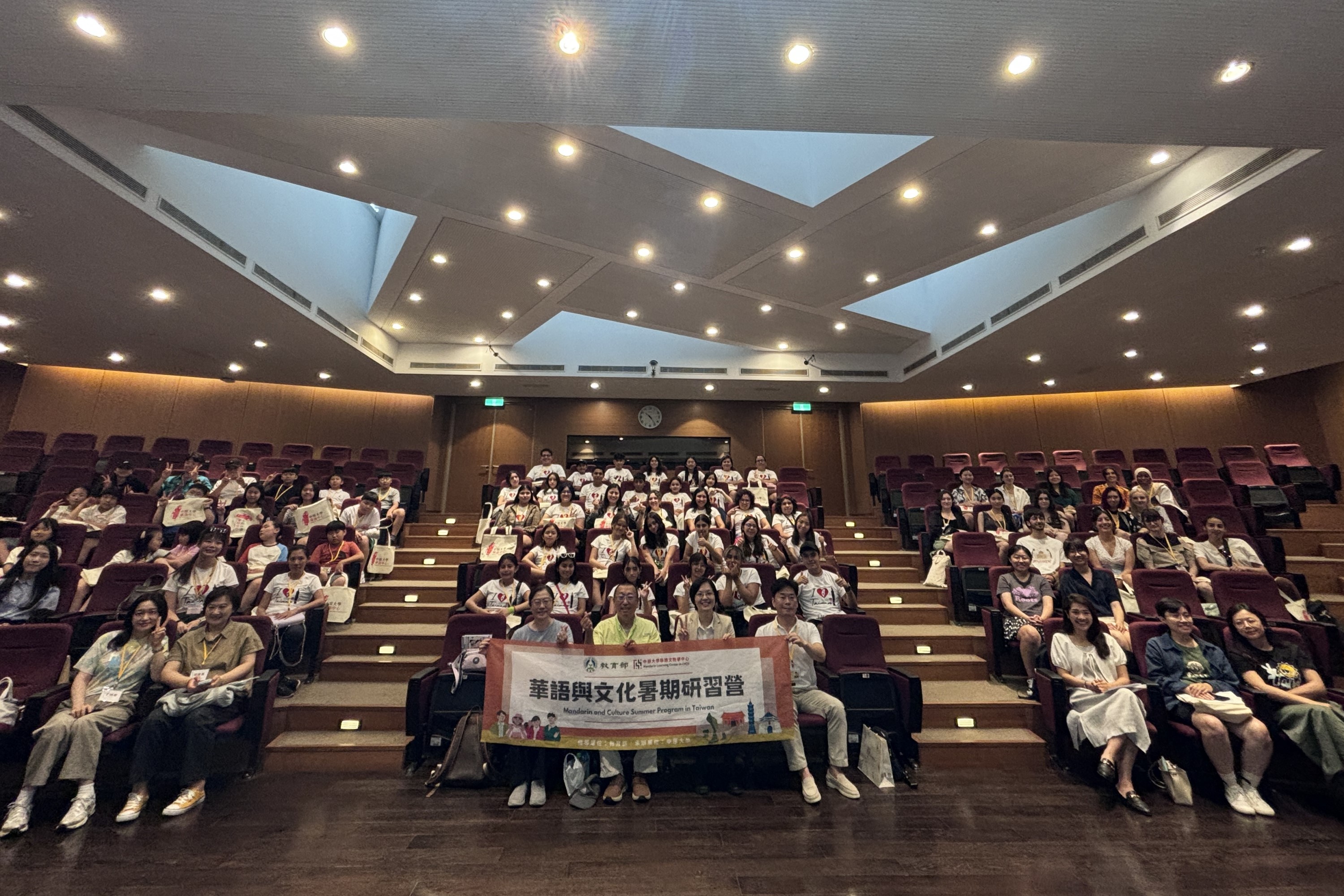 中原大學華語中心舉辦華語與文化遊學團，協助世界各地的學子學習華語，促進國民外交。