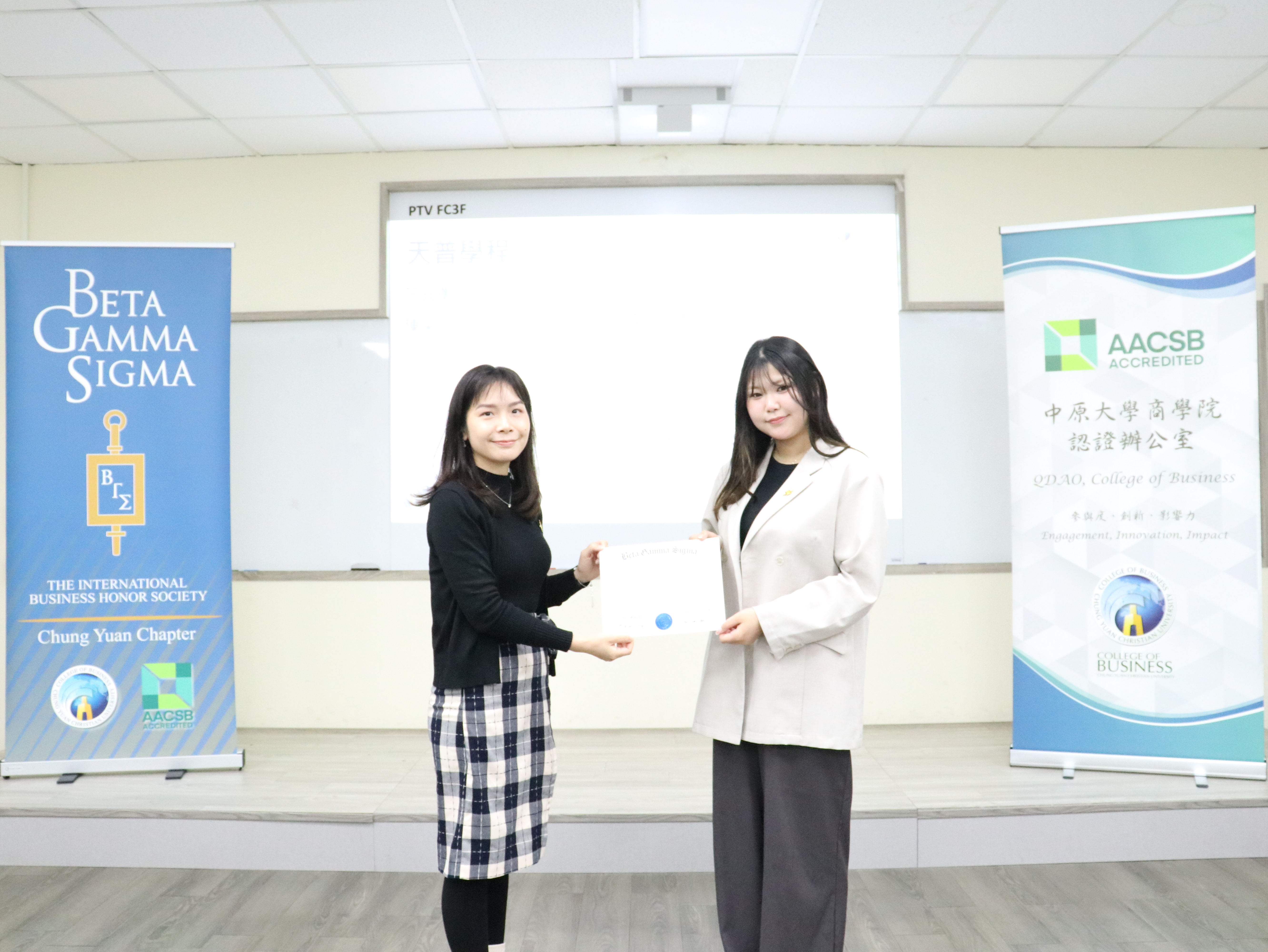 07 國際商學 合照