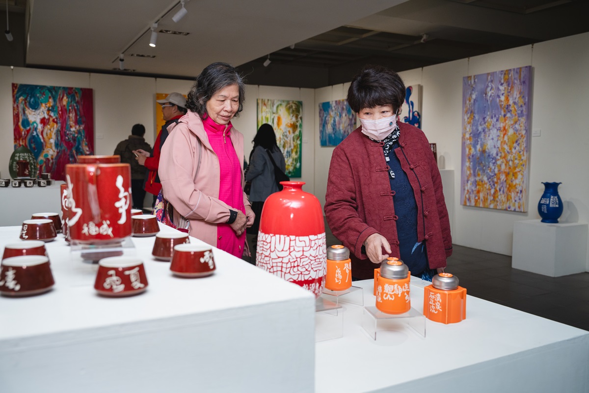 「刀光筆影繪初心」展覽，體會藝術的雙重視覺饗宴。