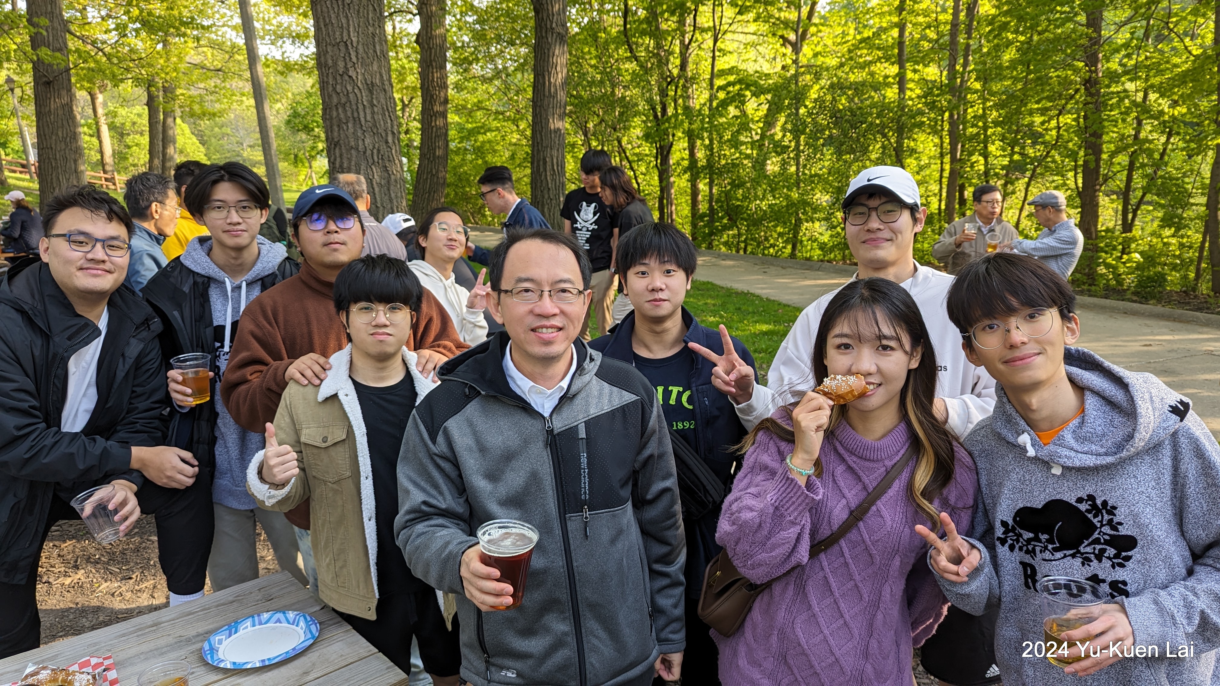 賴裕昆主任表示，本學程第一屆共17位學生目前正在UWM就讀大三，藉此行的機會，與同學們共度了溫馨的晚餐見面會
