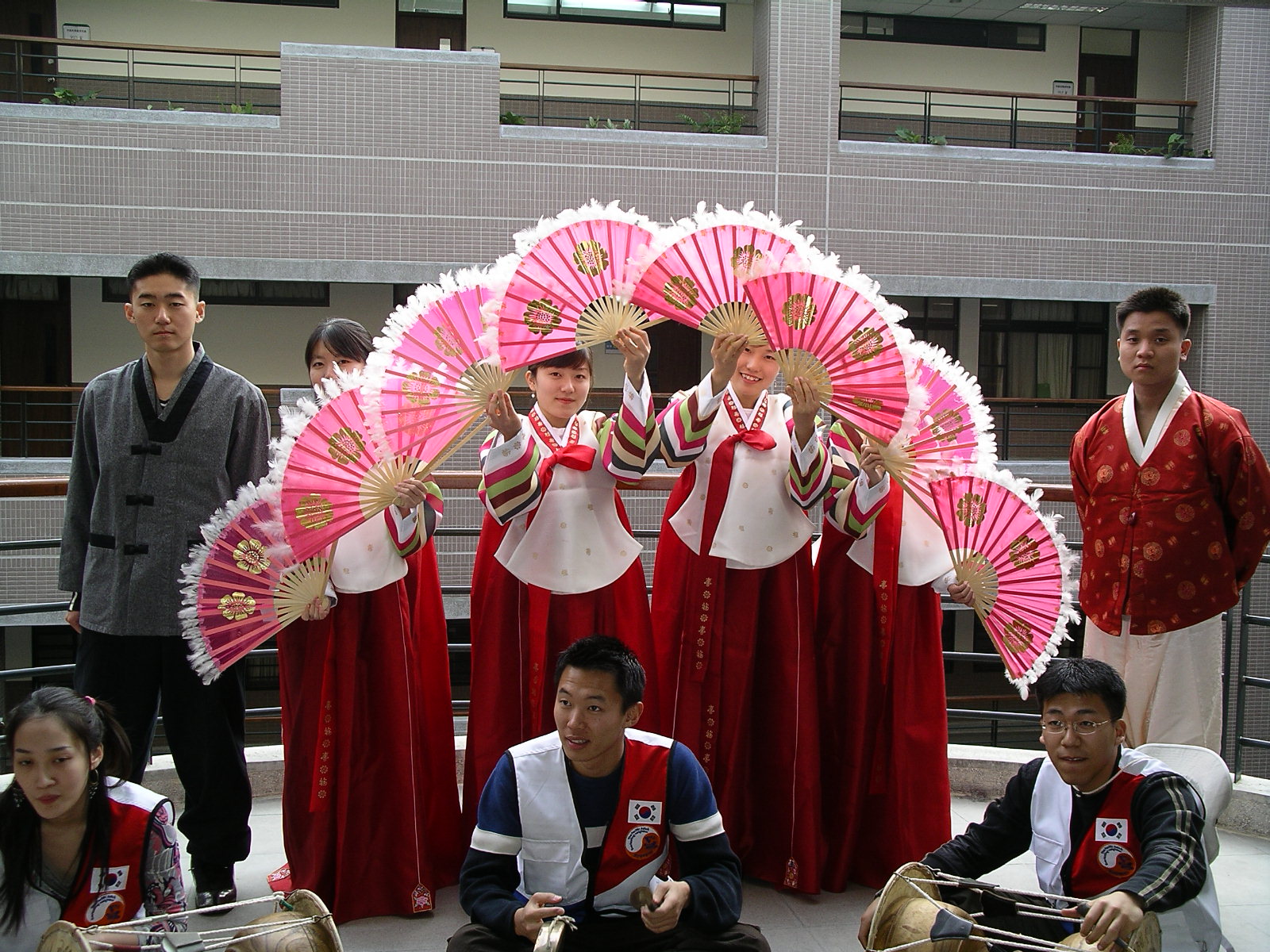 韓國青年訪問團穿著傳統服飾