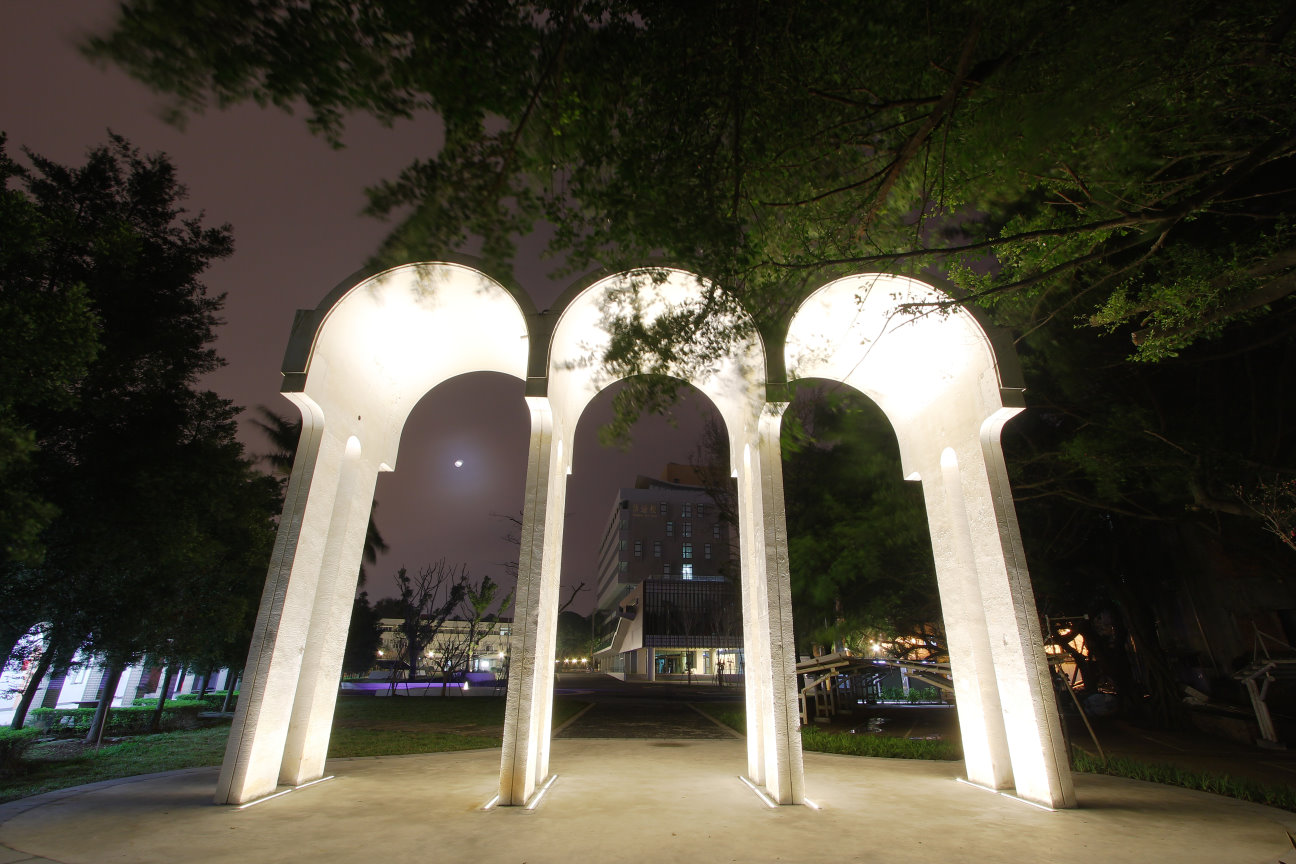 中原大學舊校門