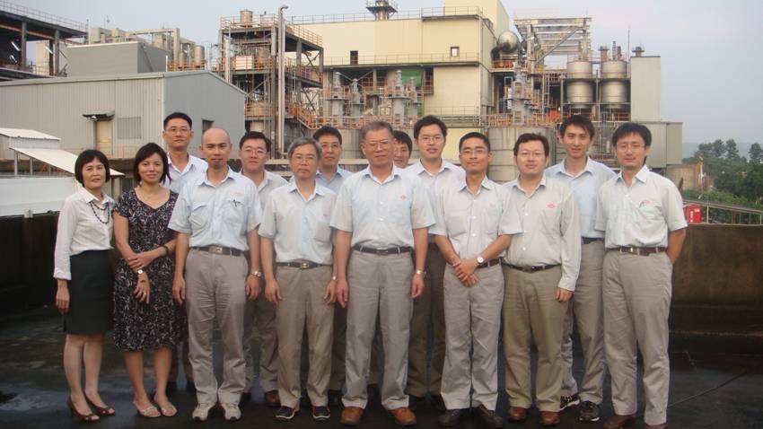 林天元學長(前排右四)二度榮獲台灣化學工程學會的「化工技術團體獎」