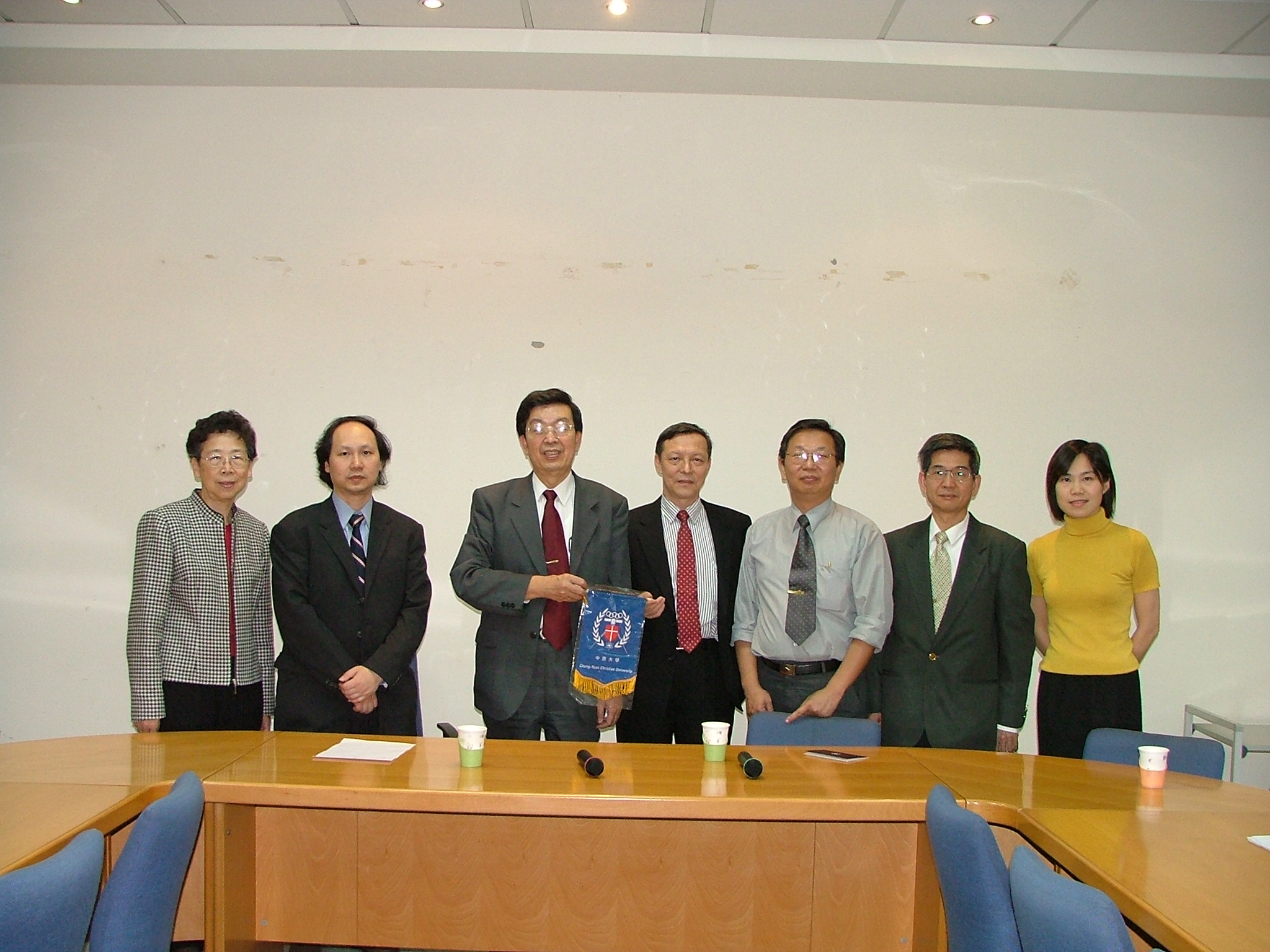 本校師長與香港珠海大學師長合影