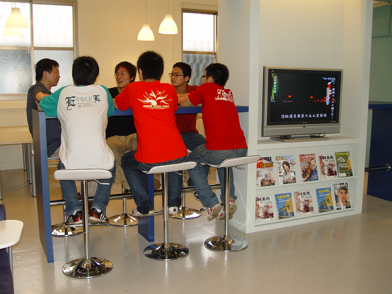 學生在宿舍進行交流