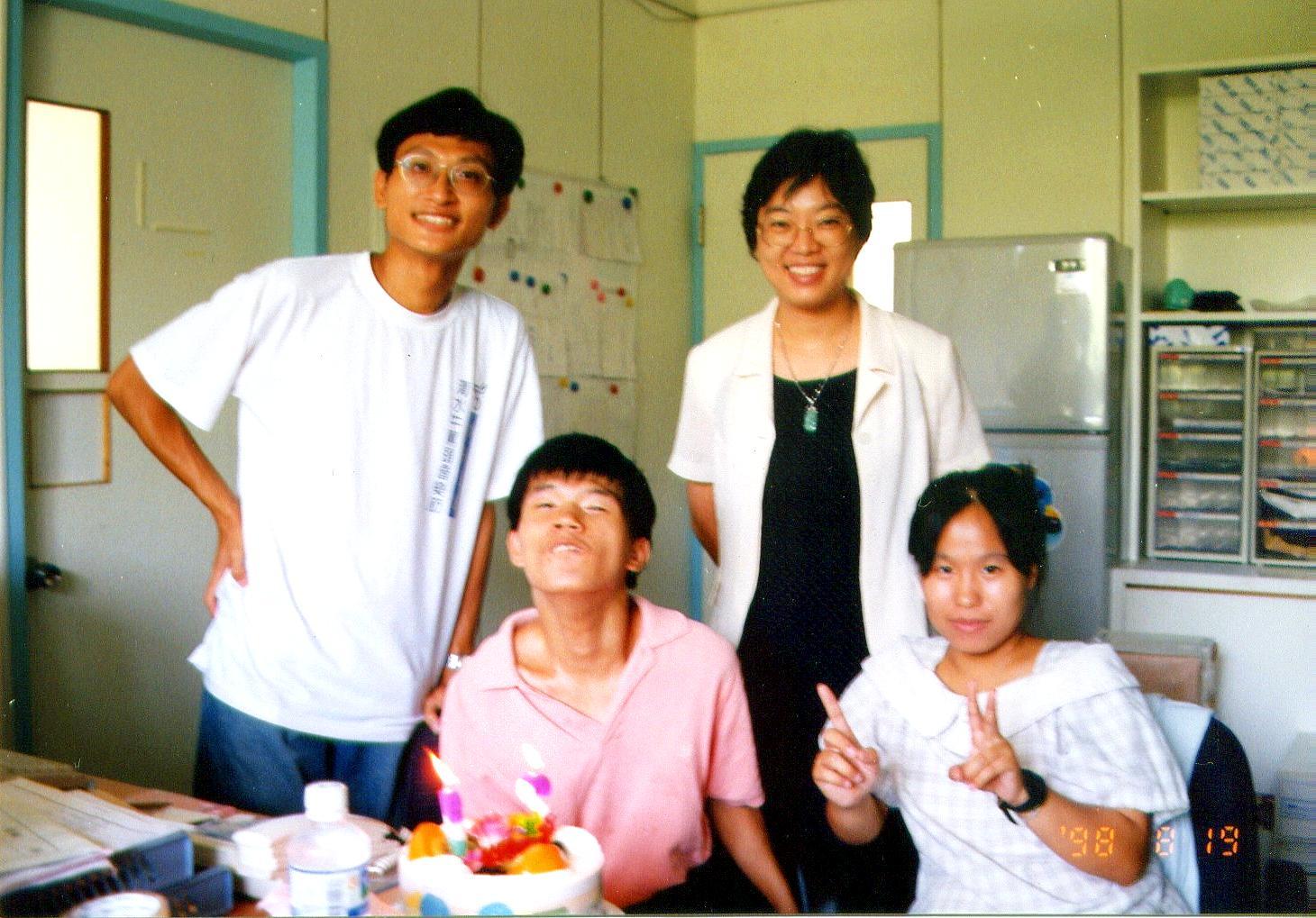 吳信宏與師長合影