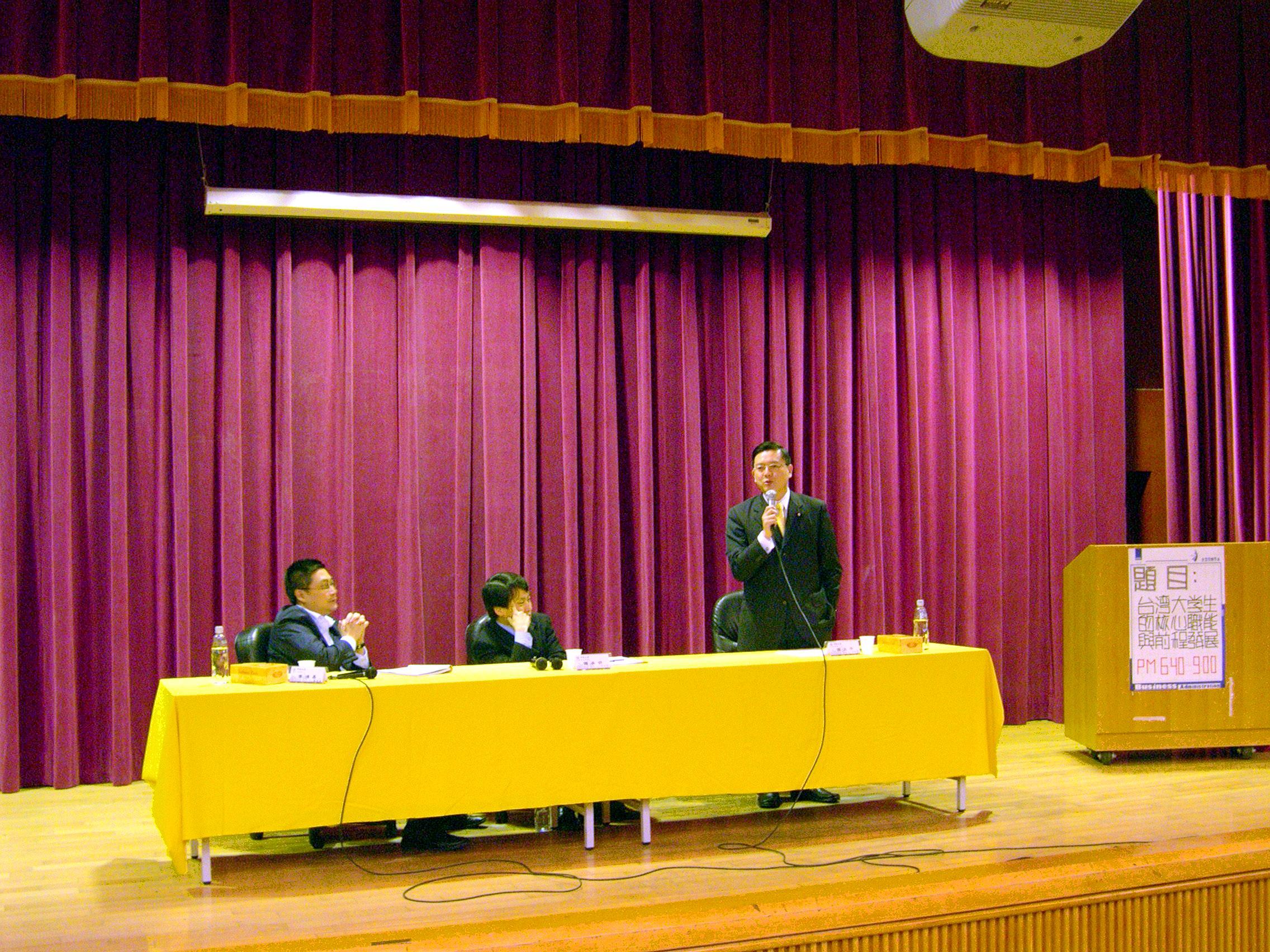 立法委員孫大千進行演講