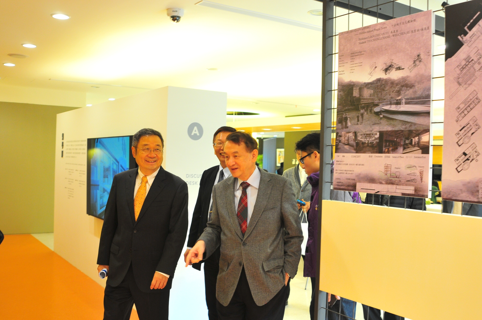 張校長帶領孫大明副董事長參觀樂學園