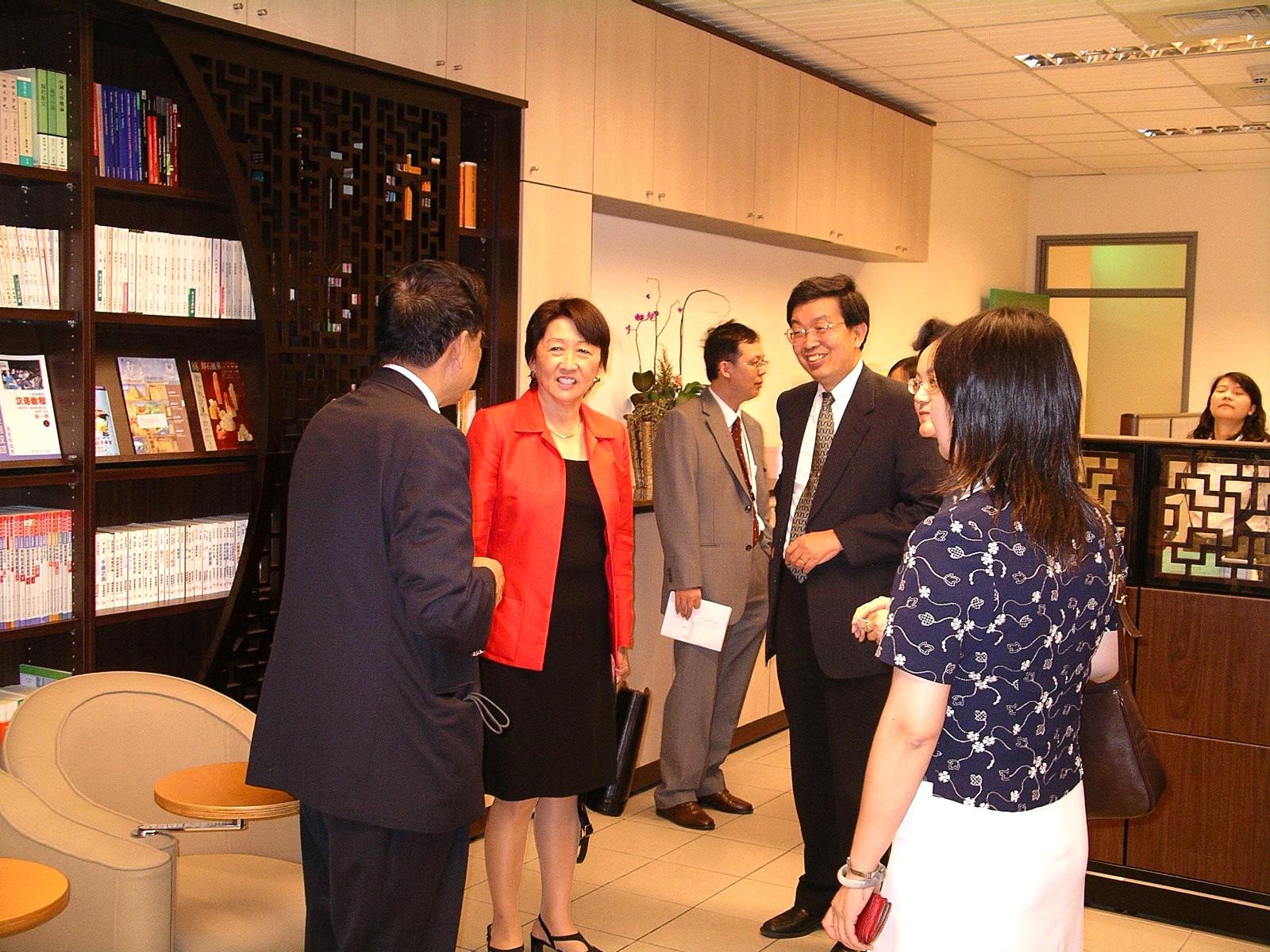 本校師長與美國夏威夷大學師長交流