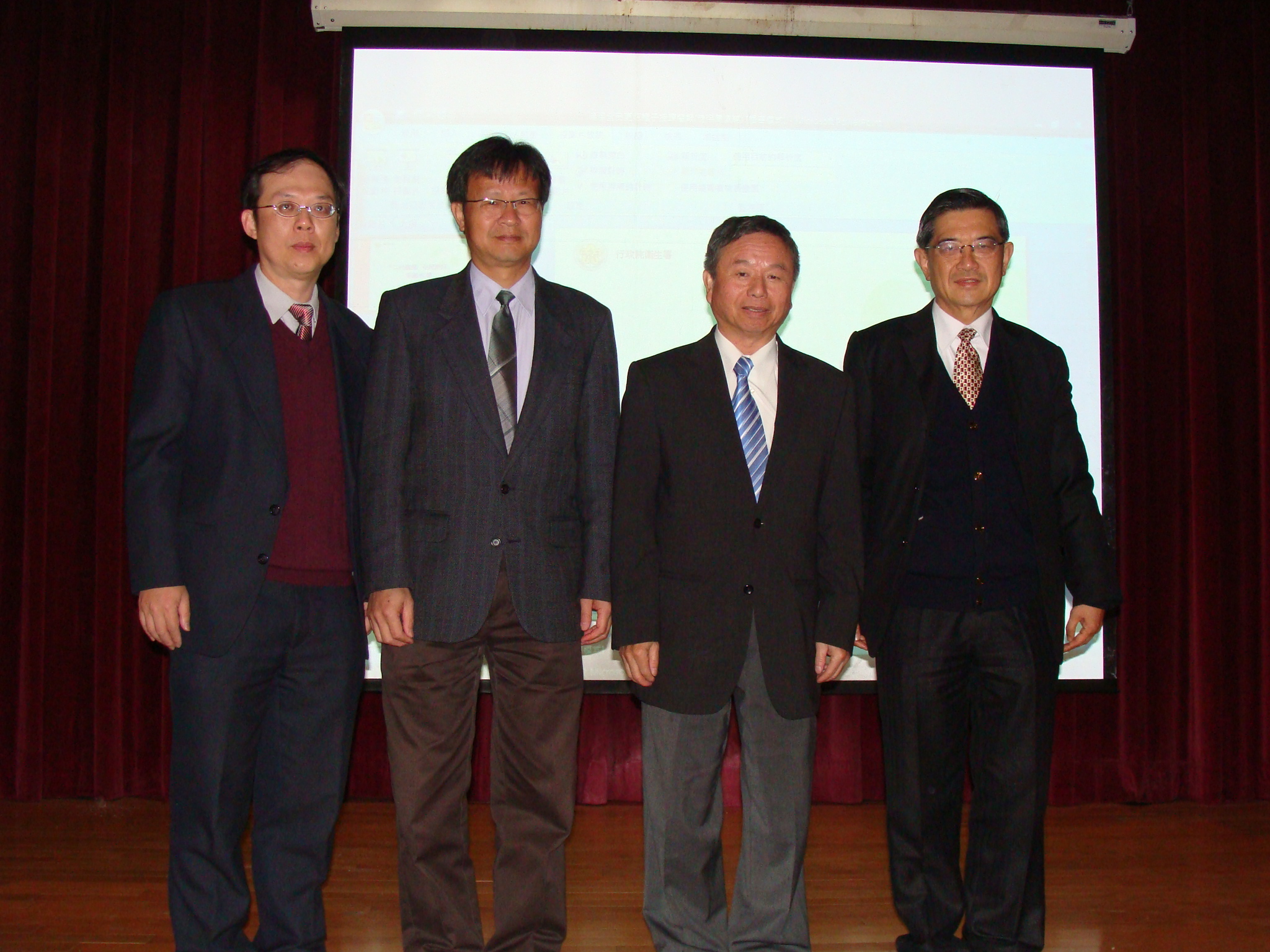 前衛生署長楊志良與中原師長合照