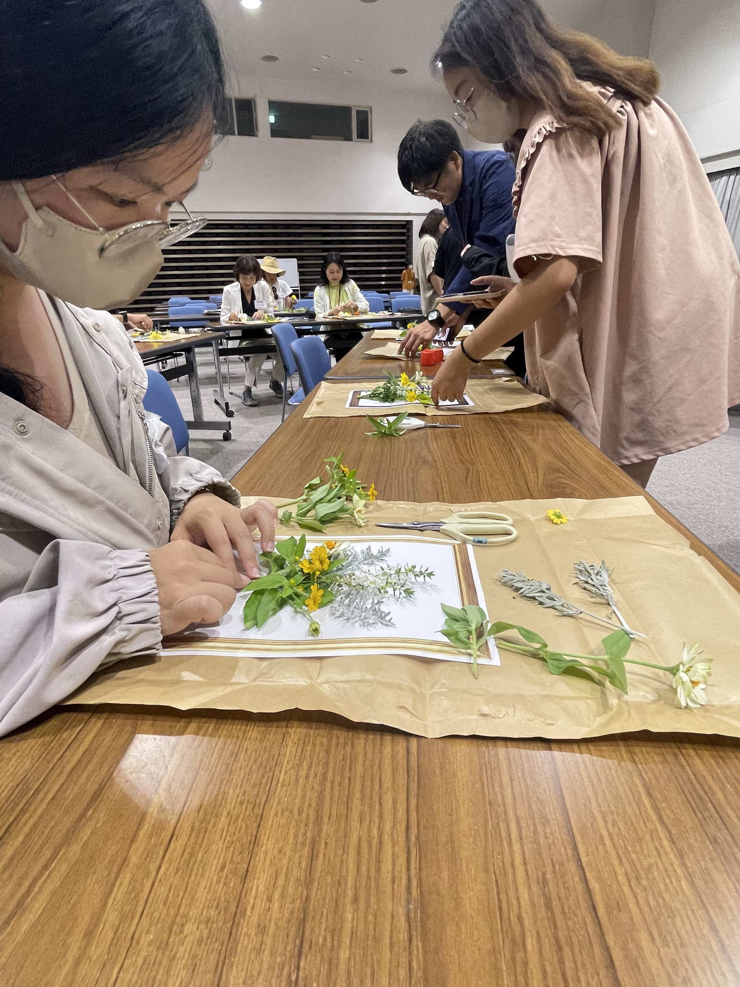 畢馨柔同學感性地描述每株植物都以獨特方式帶來幸福，不論在外觀、香氣或質感，都具有治癒人心的力量。